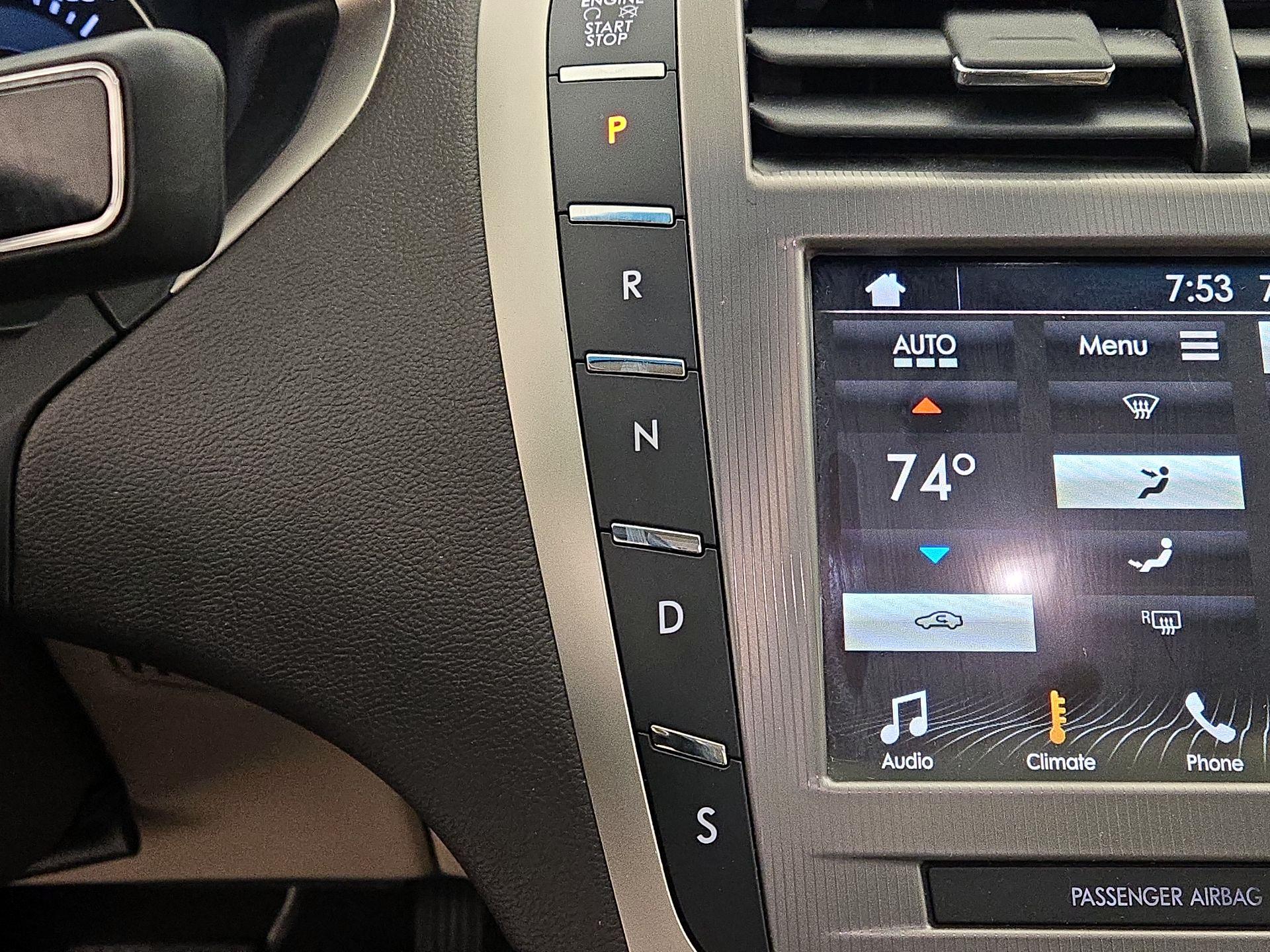 Thumbnail: 2019 Lincoln MKZ - 16