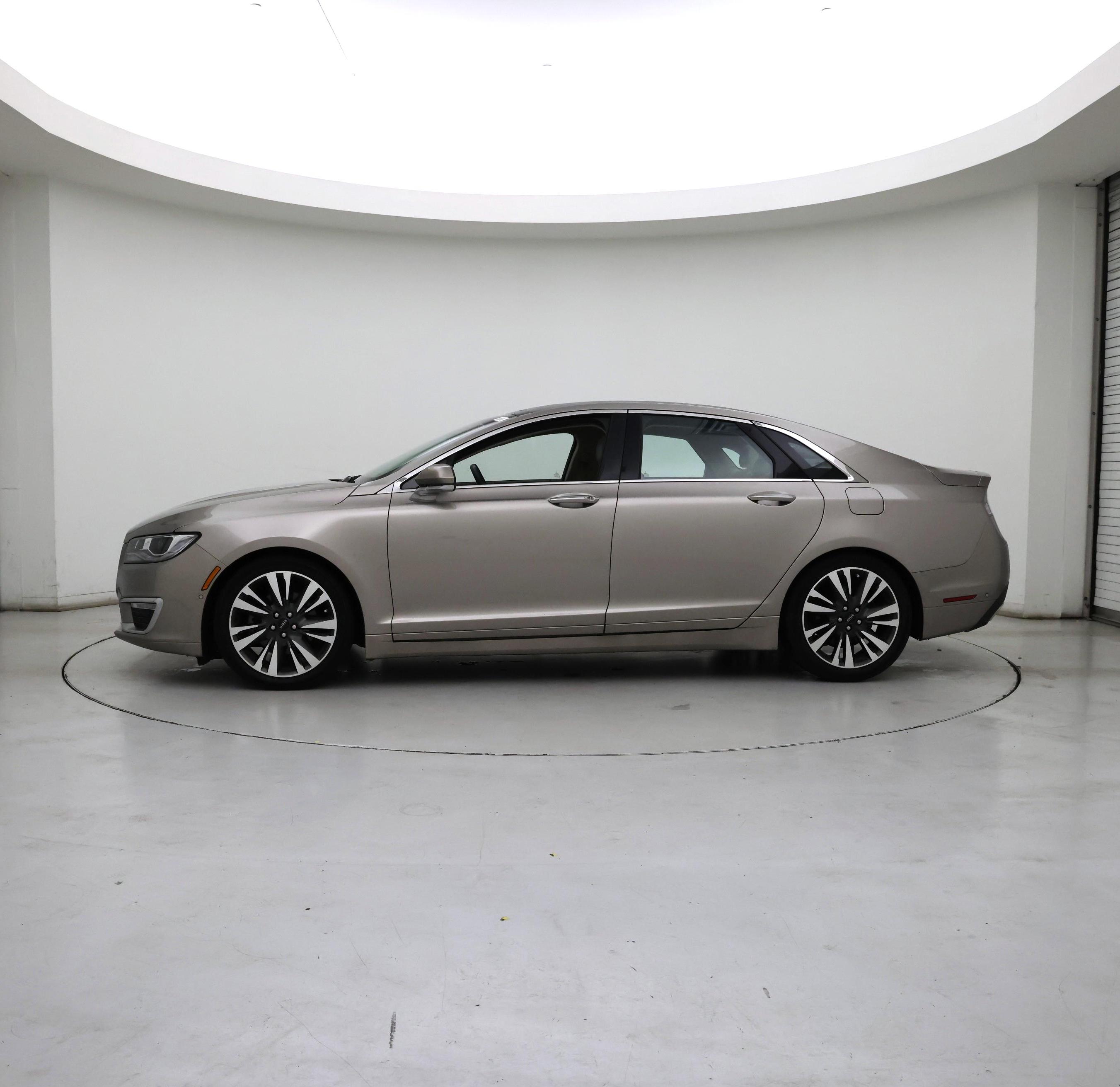 Thumbnail: 2019 Lincoln MKZ - 3