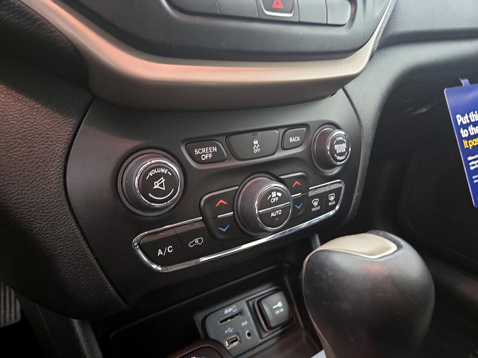 Thumbnail: 2015 Jeep Cherokee - 16