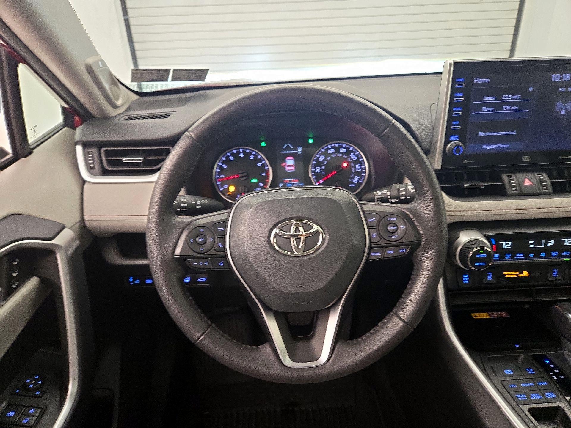 Thumbnail: 2022 Toyota RAV4 - 10