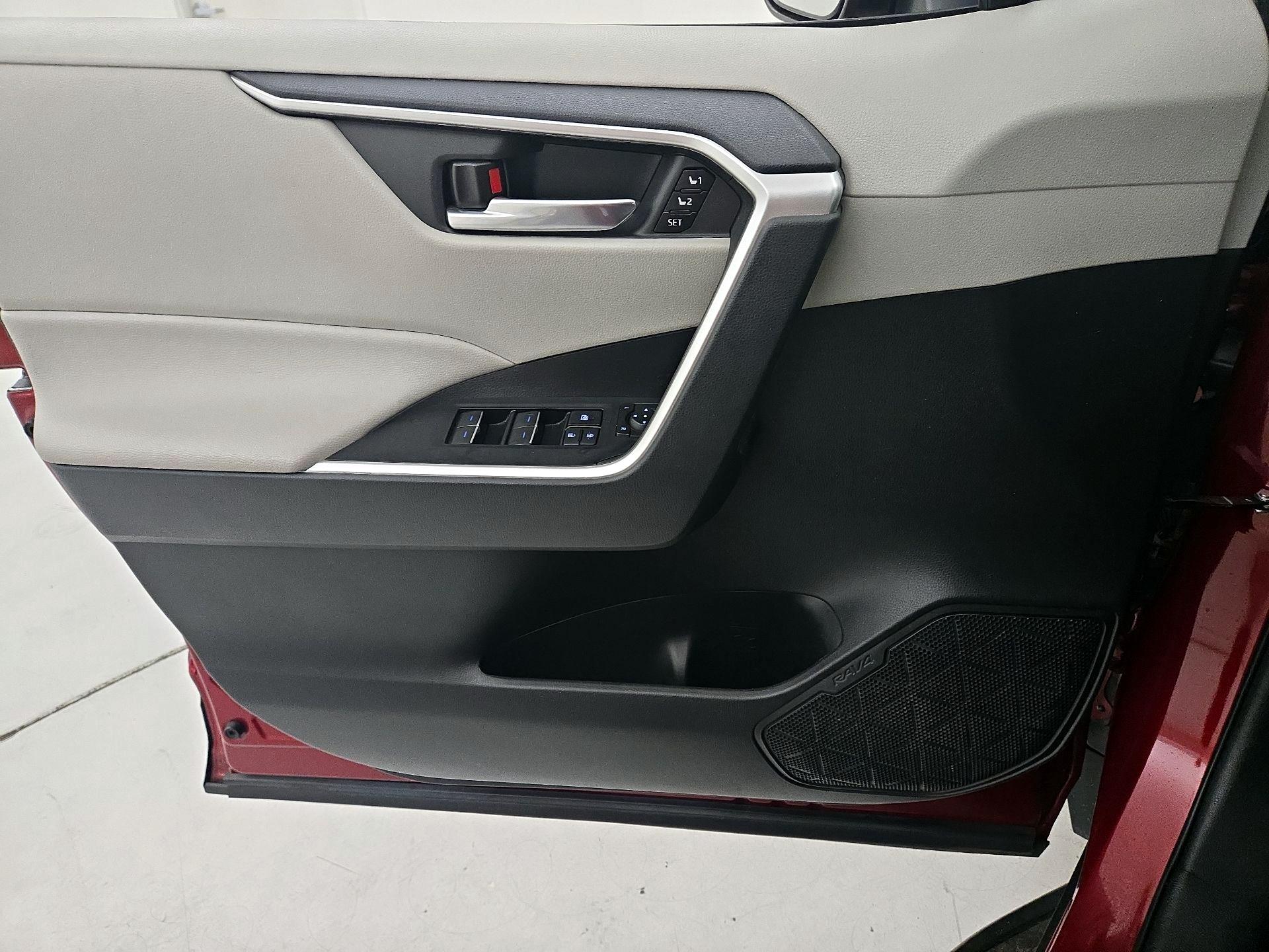 Thumbnail: 2022 Toyota RAV4 - 12