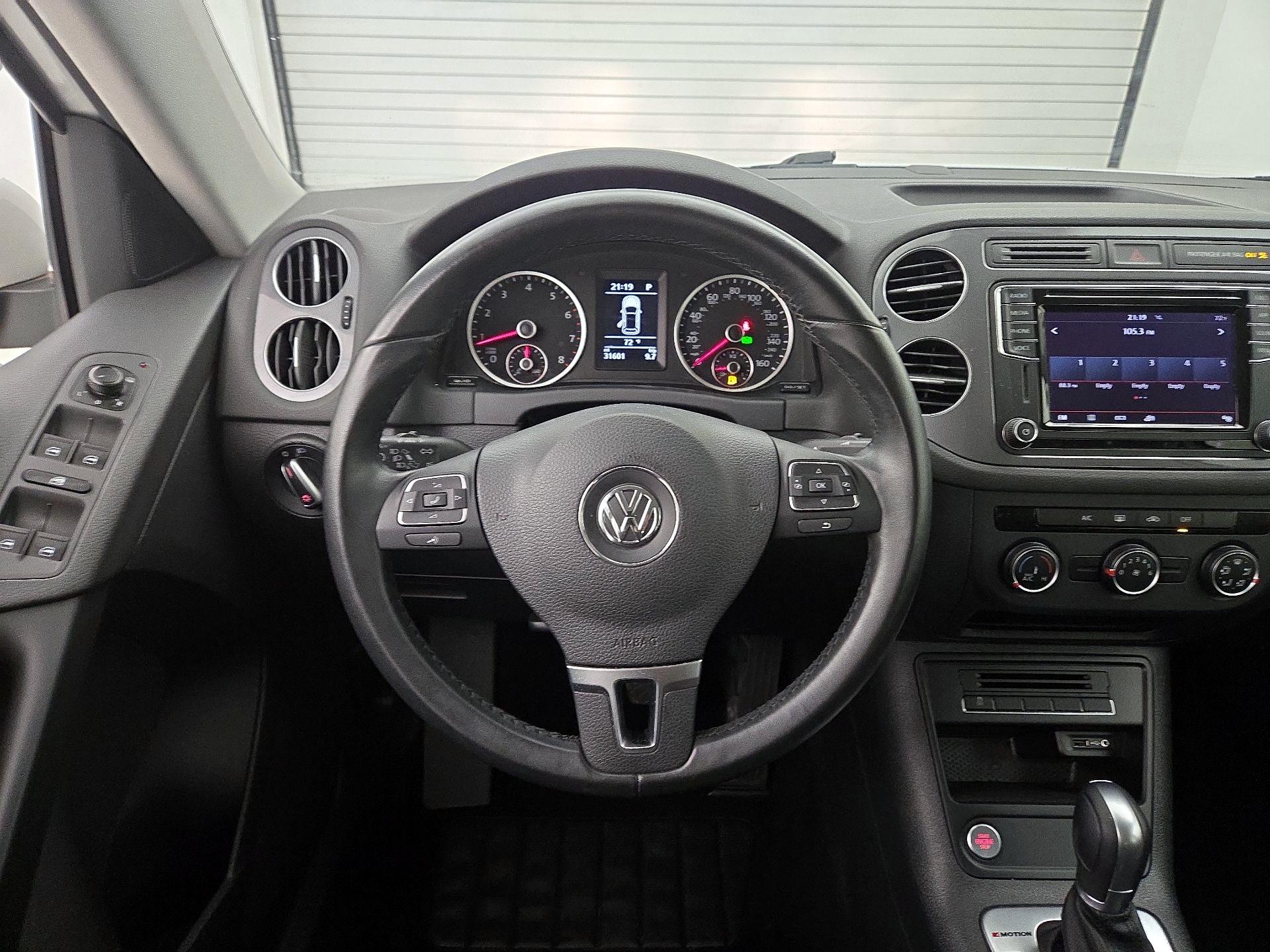 Thumbnail: 2017 Volkswagen Tiguan - 10