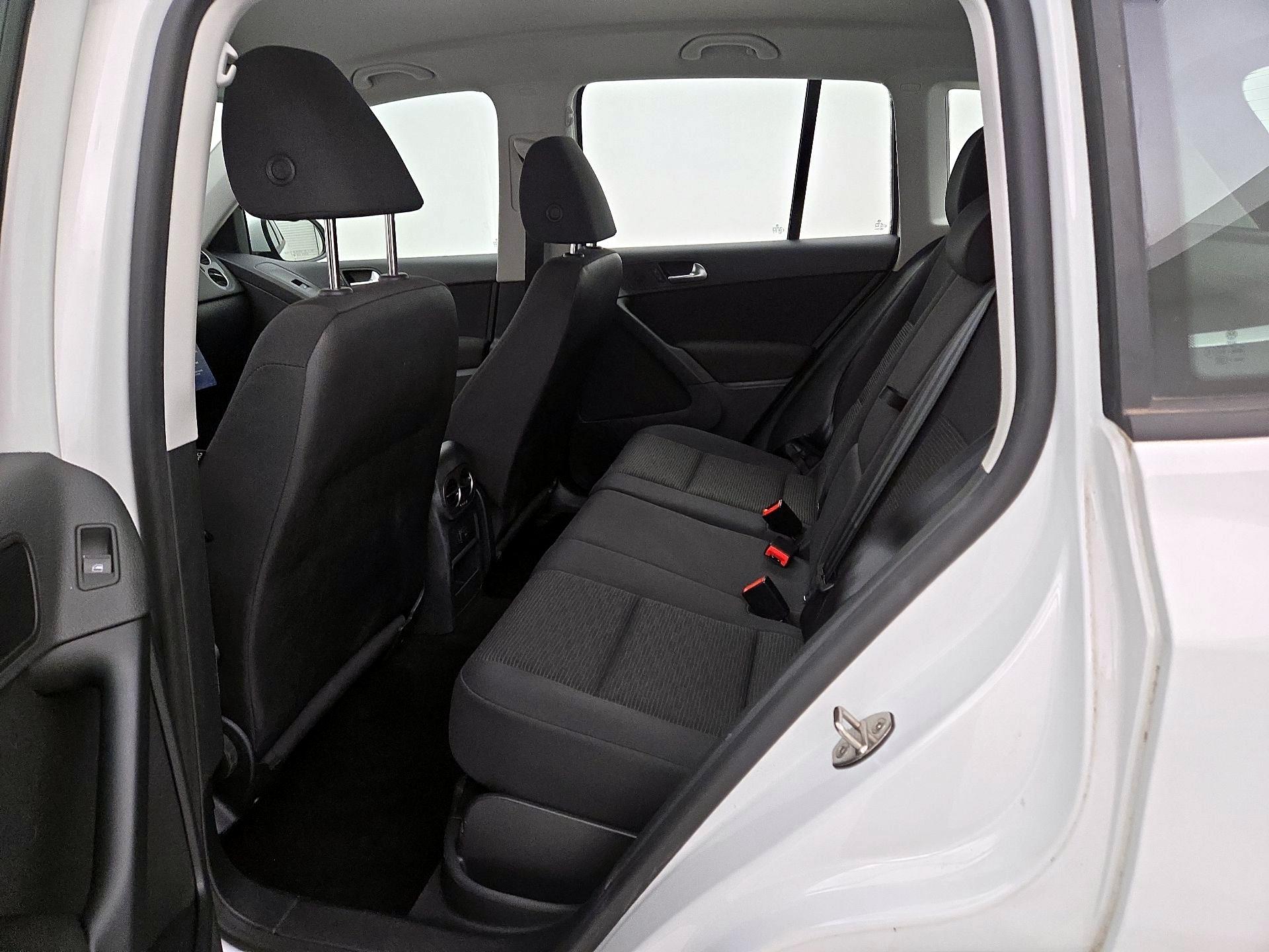 Thumbnail: 2017 Volkswagen Tiguan - 19