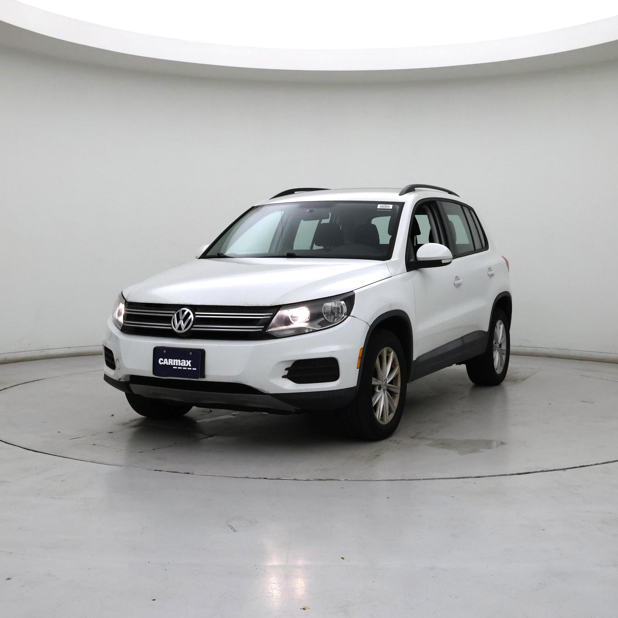 Thumbnail: 2017 Volkswagen Tiguan - 4