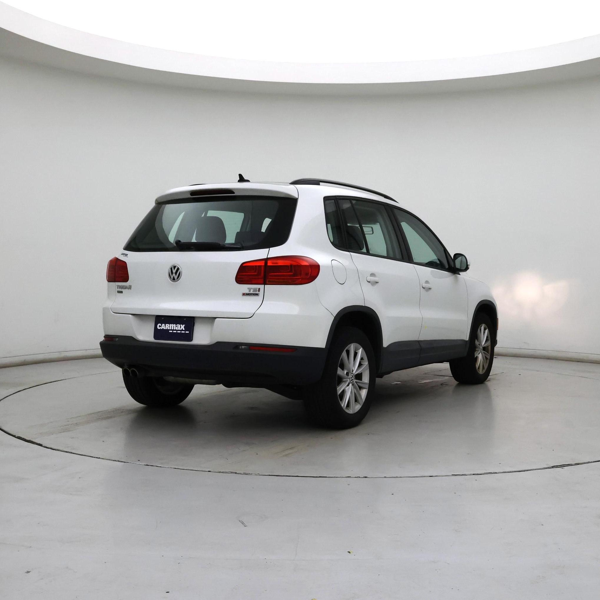 Thumbnail: 2017 Volkswagen Tiguan - 8