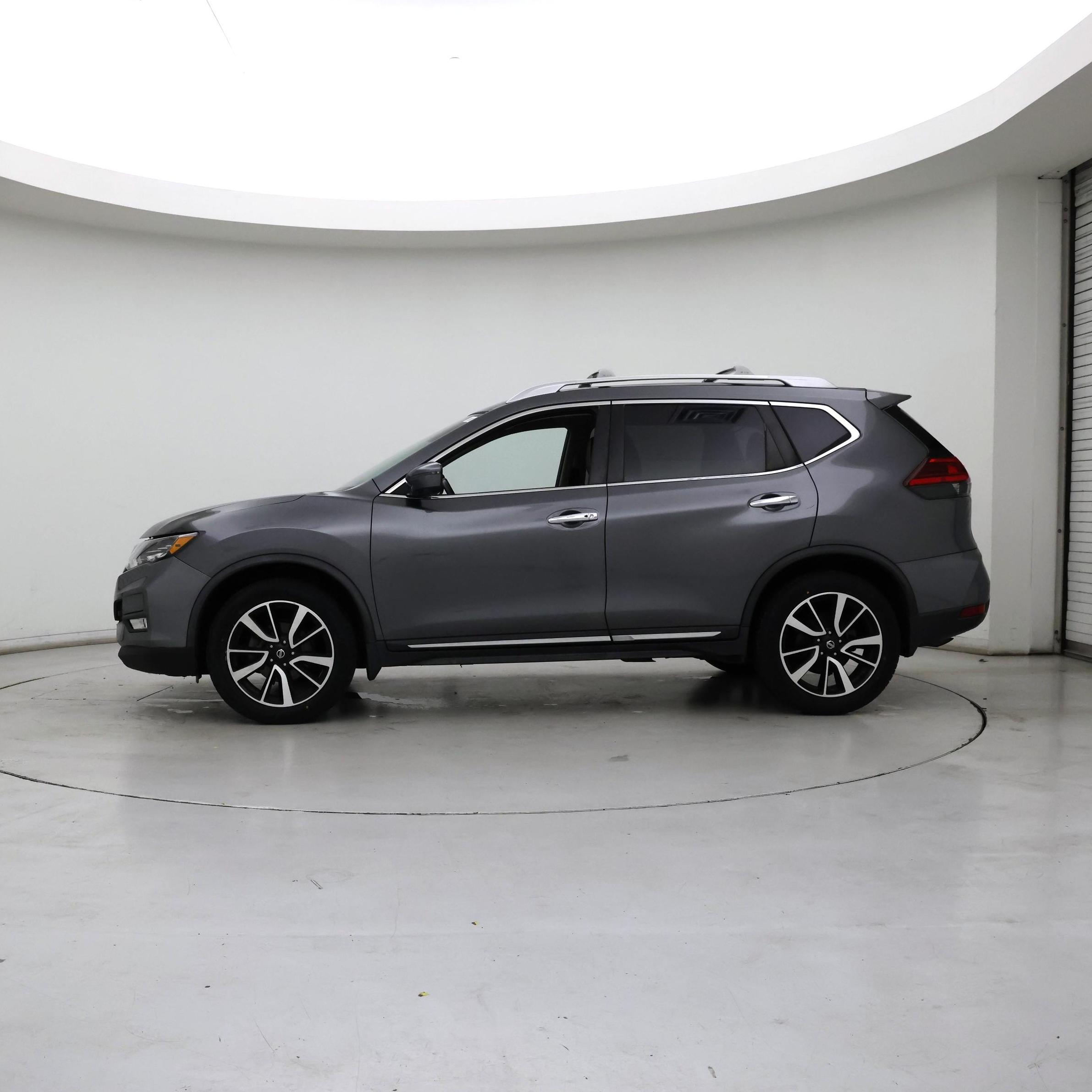 Thumbnail: 2017 Nissan Rogue - 3