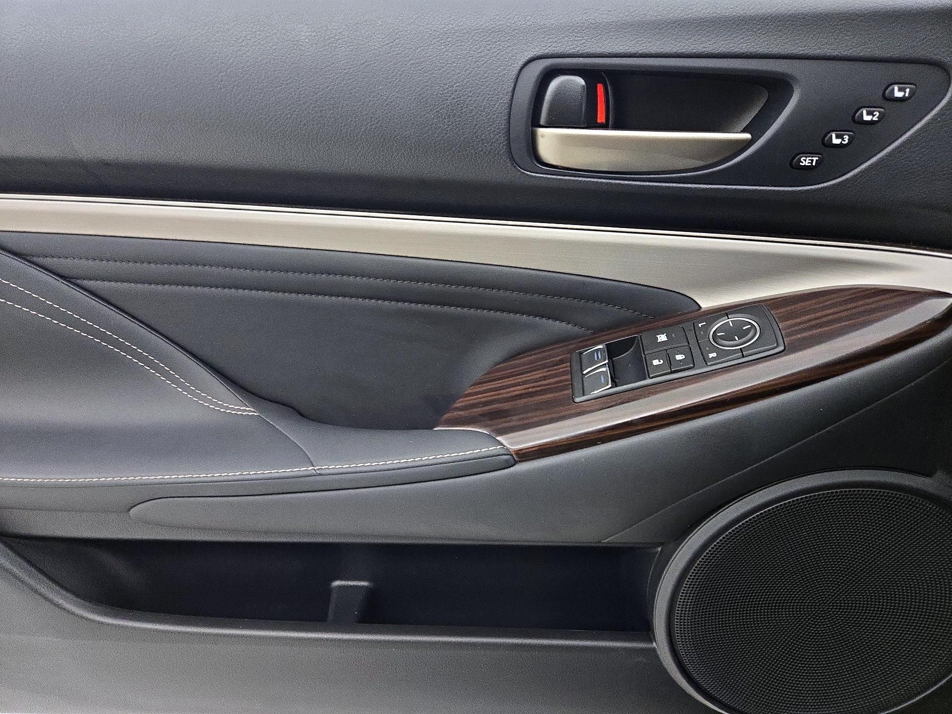 Thumbnail: 2019 Lexus RC - 12