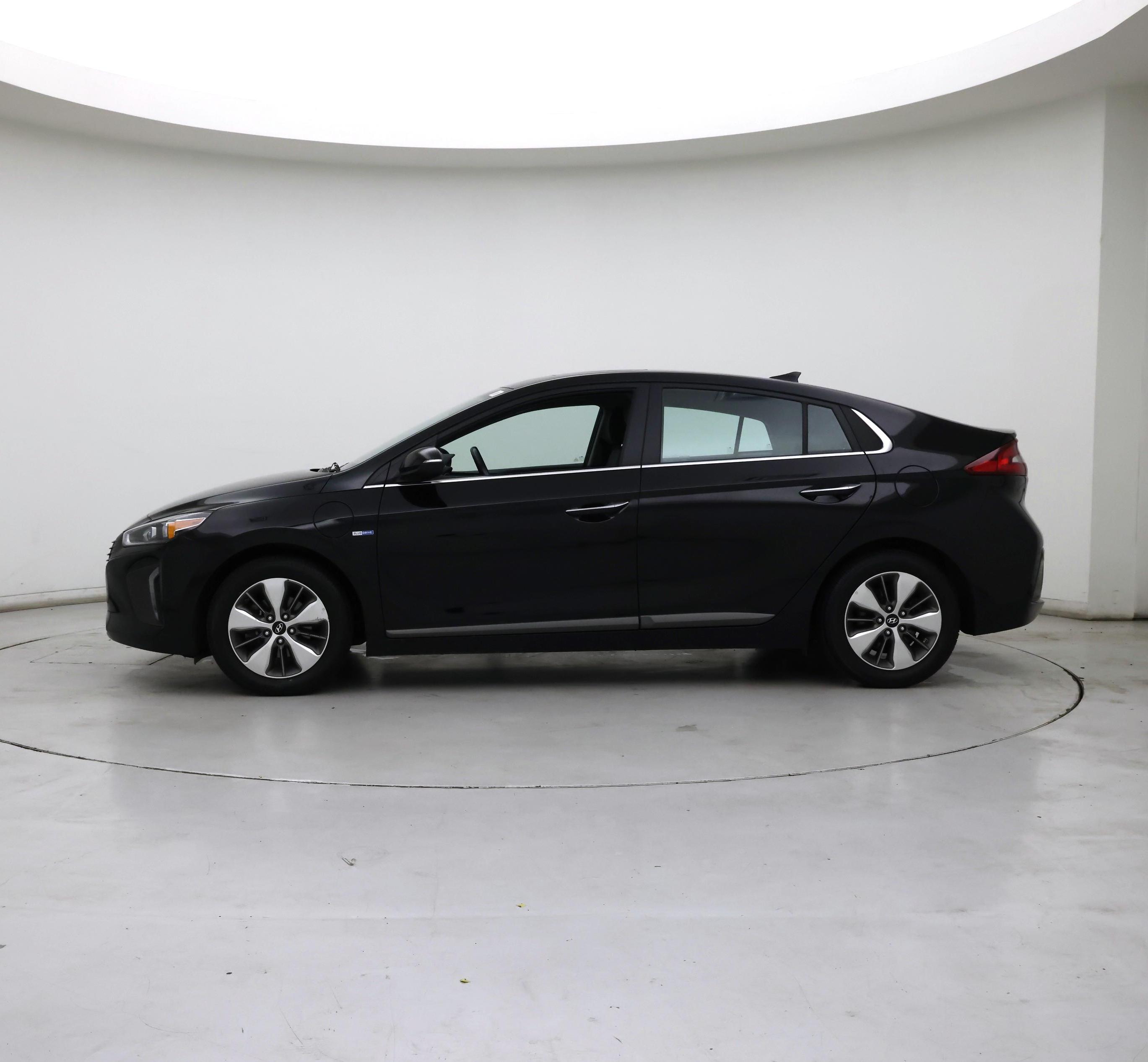 Thumbnail: 2019 Hyundai Ioniq - 3