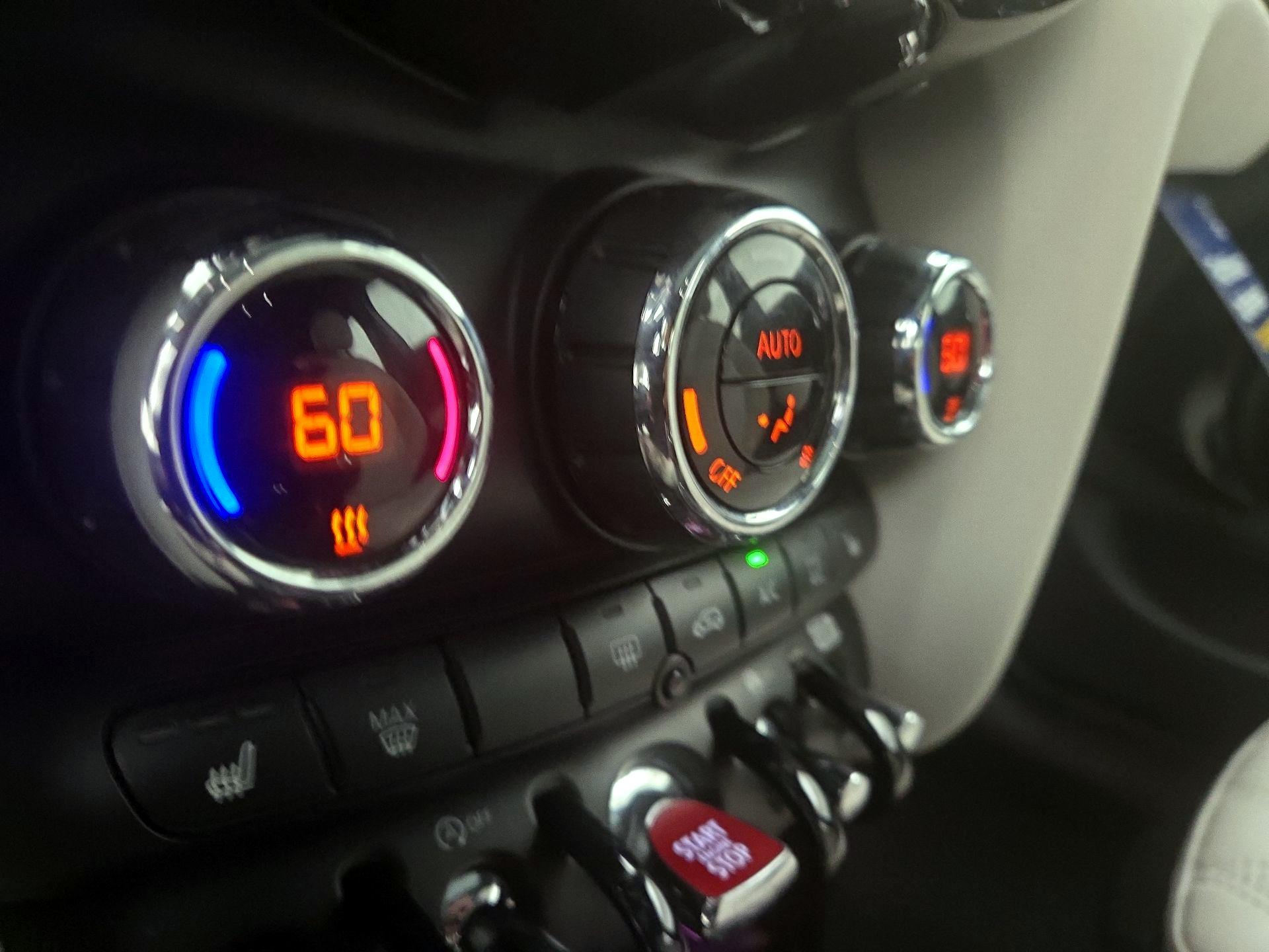 Thumbnail: 2021 MINI Cooper Hardtop - 16