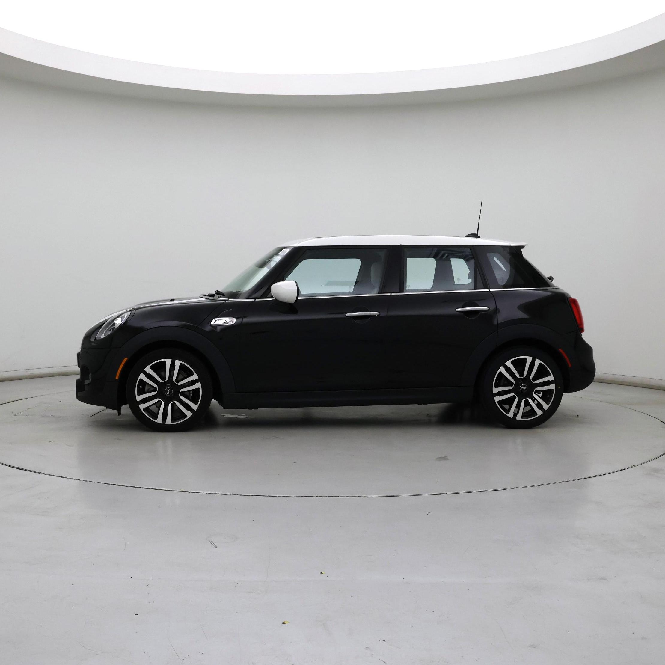 Thumbnail: 2021 MINI Cooper Hardtop - 3
