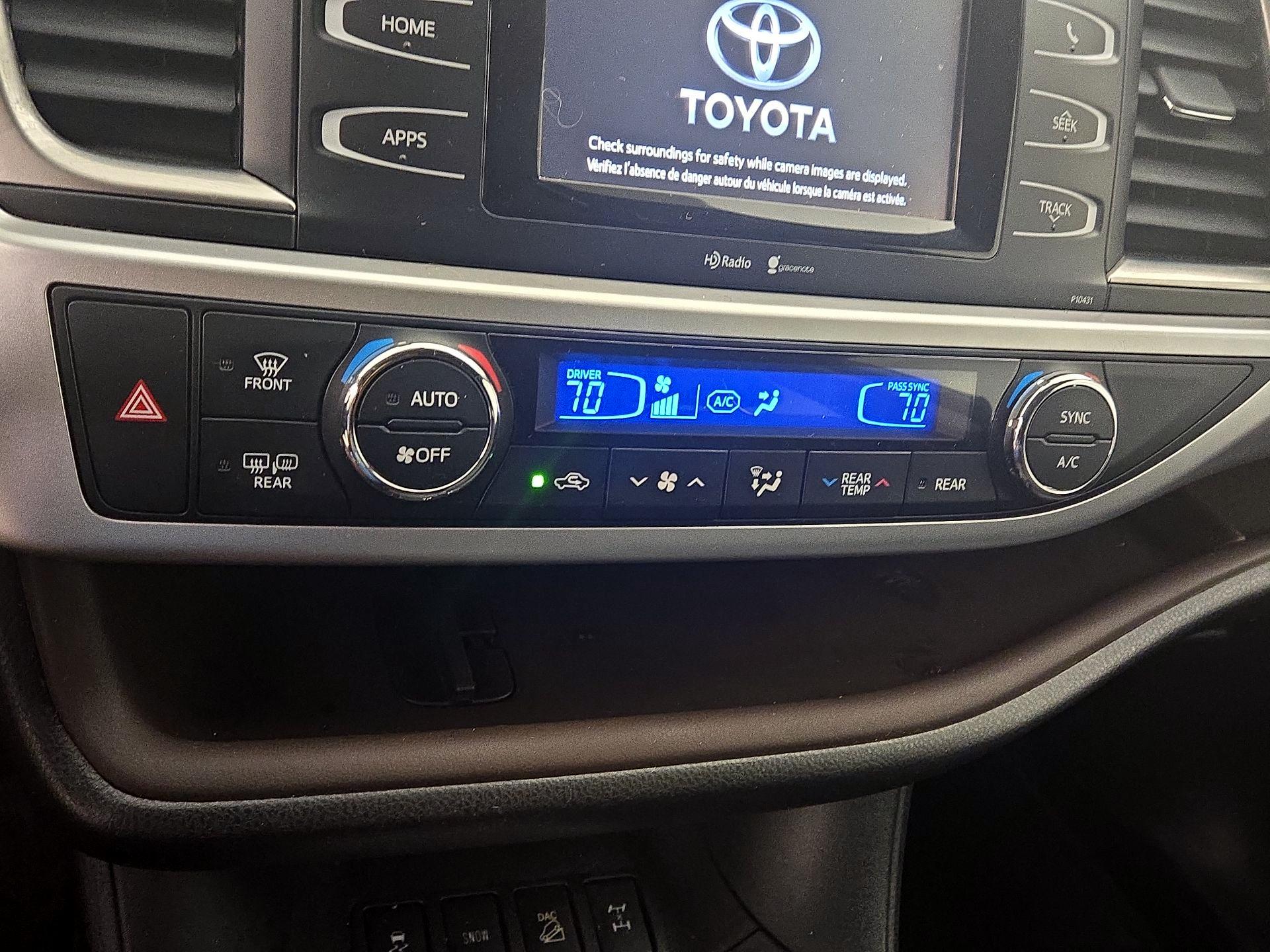 Thumbnail: 2014 Toyota Highlander - 16