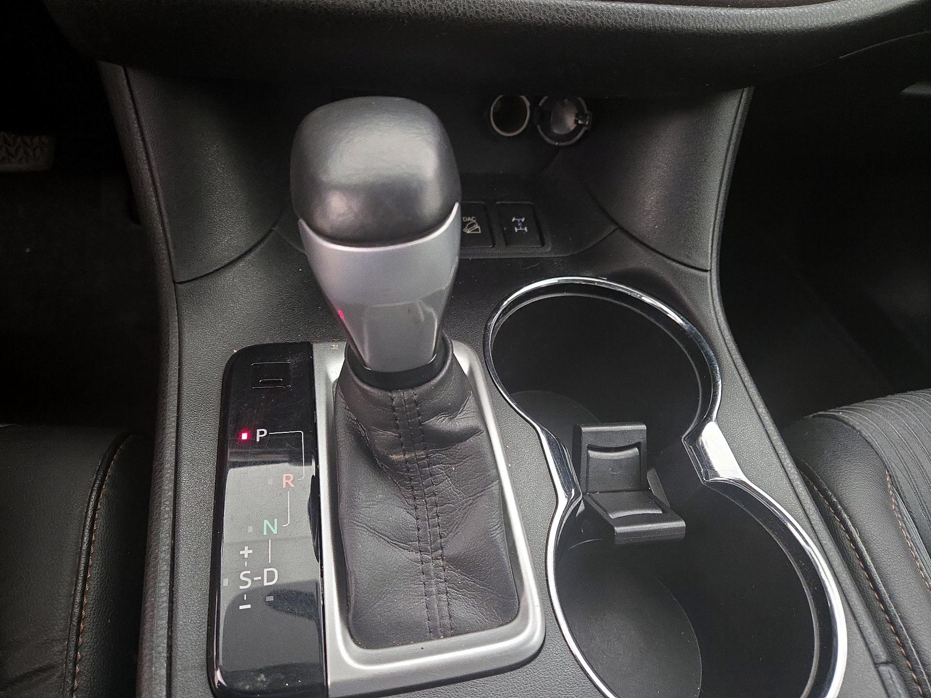 Thumbnail: 2014 Toyota Highlander - 17