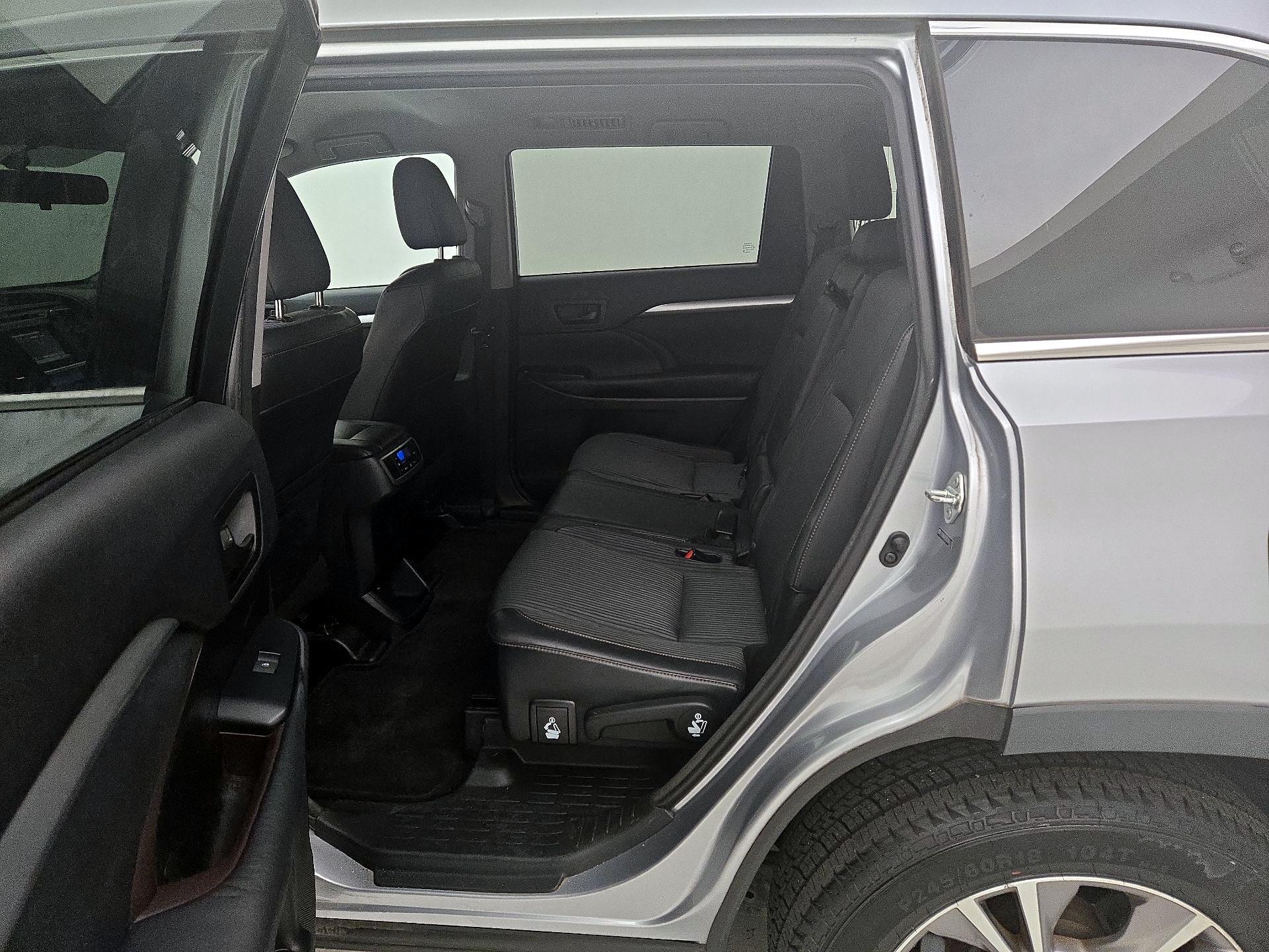 Thumbnail: 2014 Toyota Highlander - 18