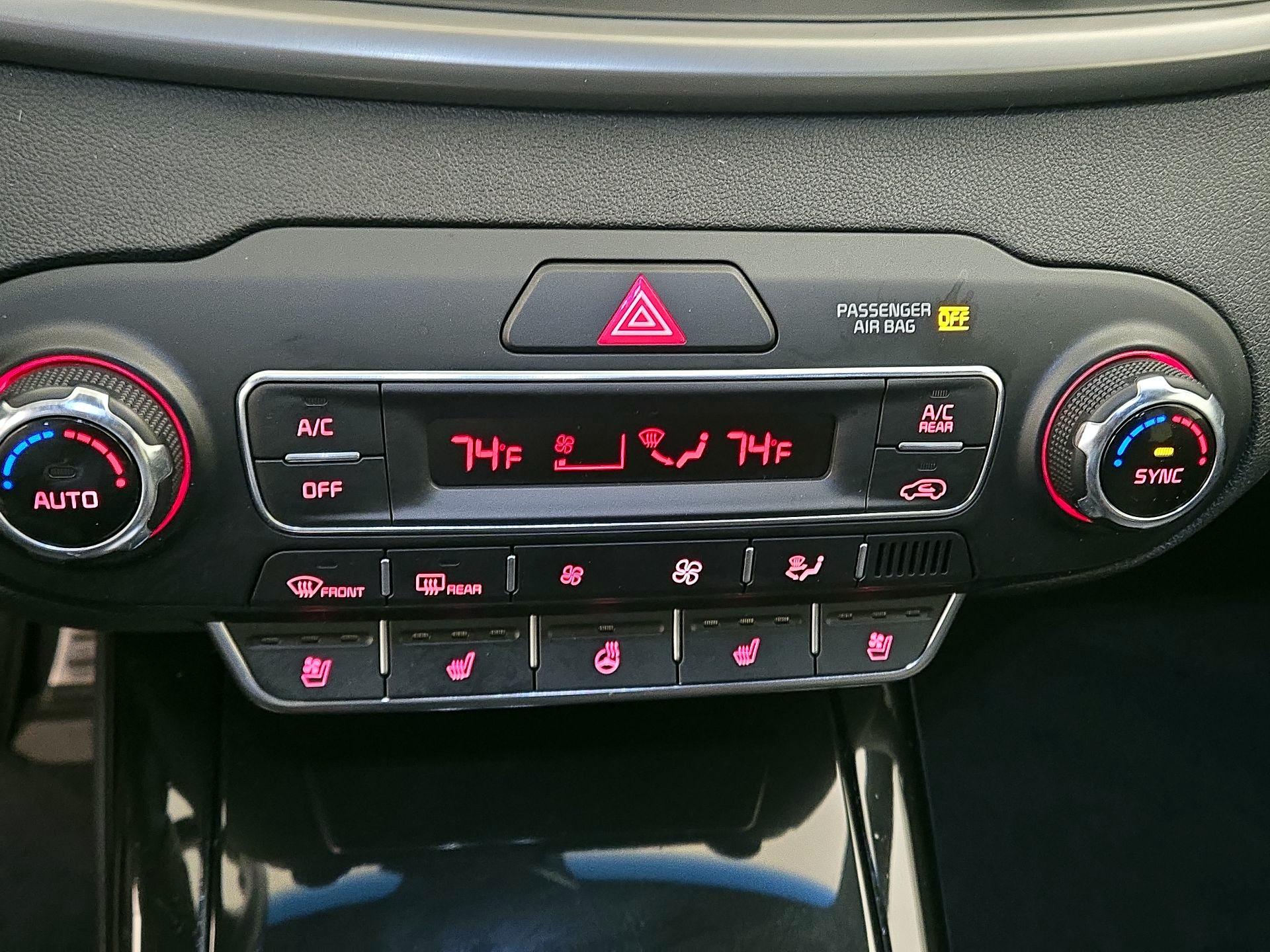 Thumbnail: 2019 Kia Sorento - 16