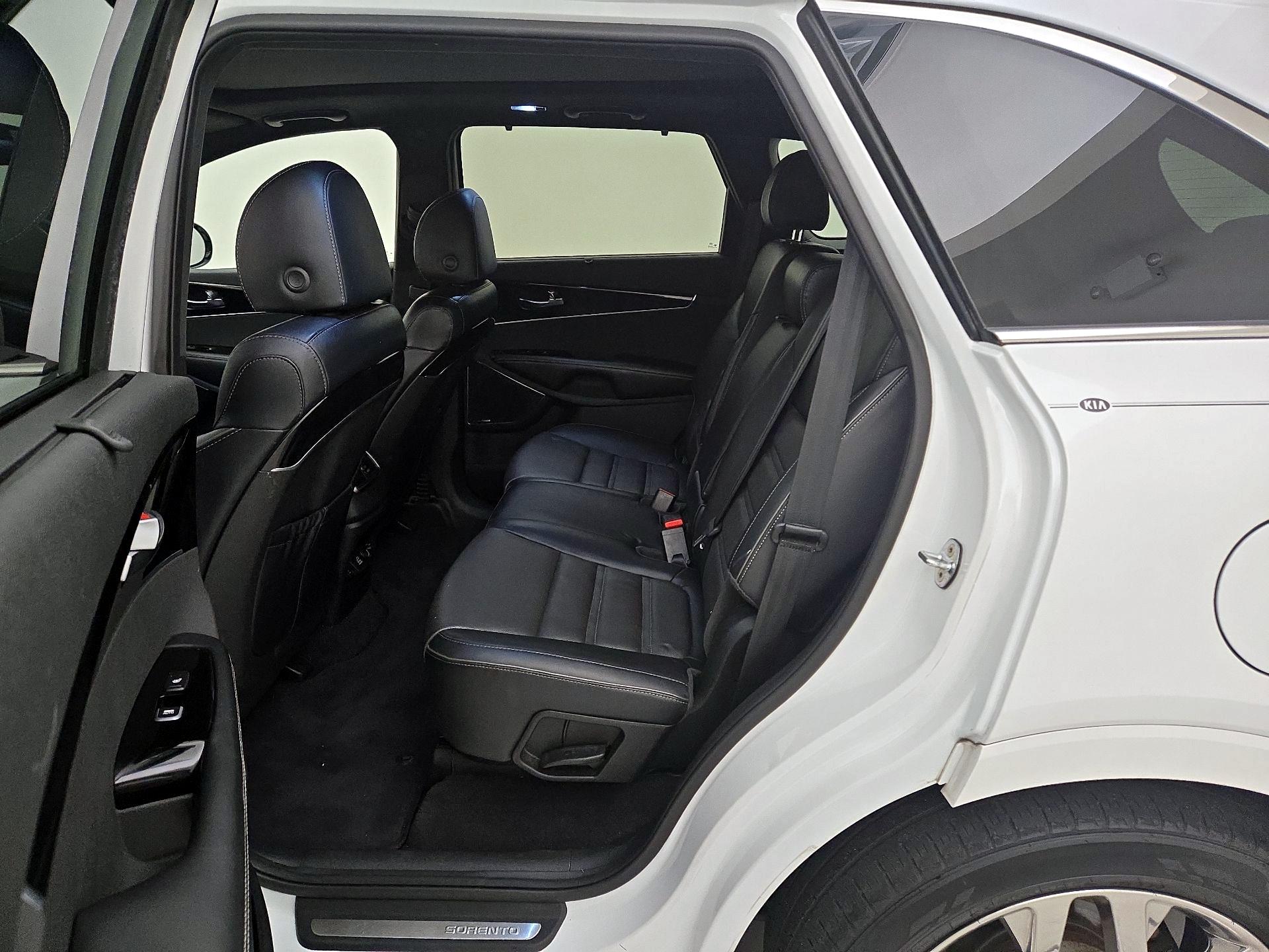 Thumbnail: 2019 Kia Sorento - 18