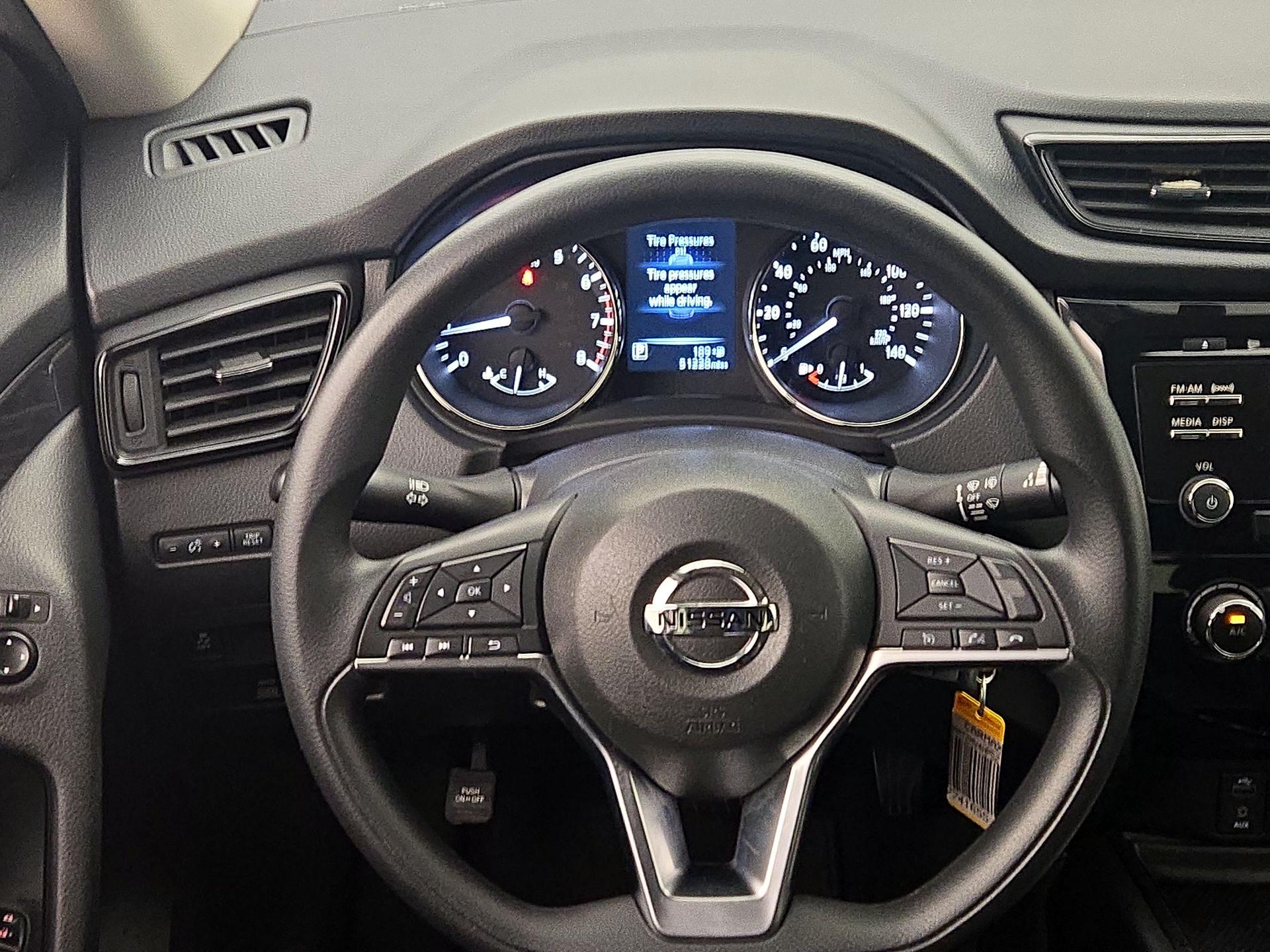 Thumbnail: 2017 Nissan Rogue - 10