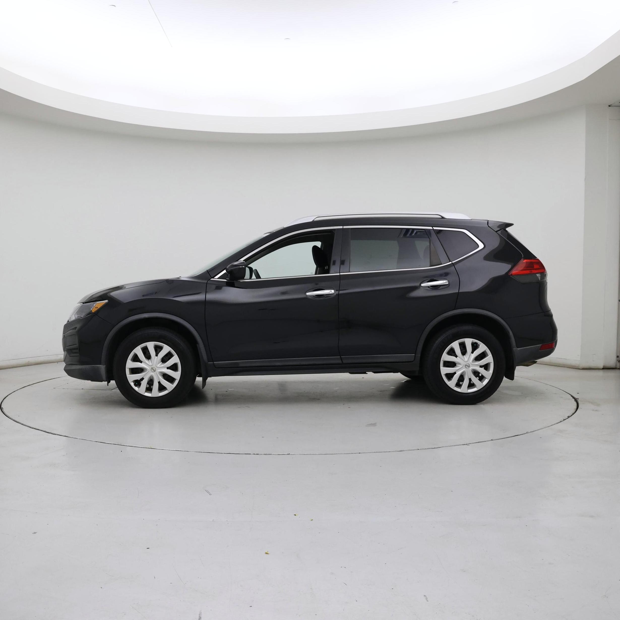 Thumbnail: 2017 Nissan Rogue - 3