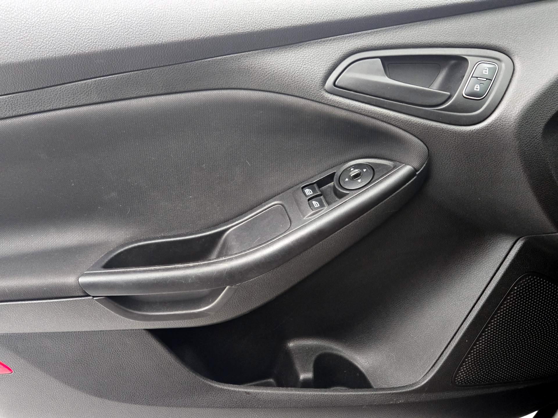 Thumbnail: 2017 Ford Focus - 12