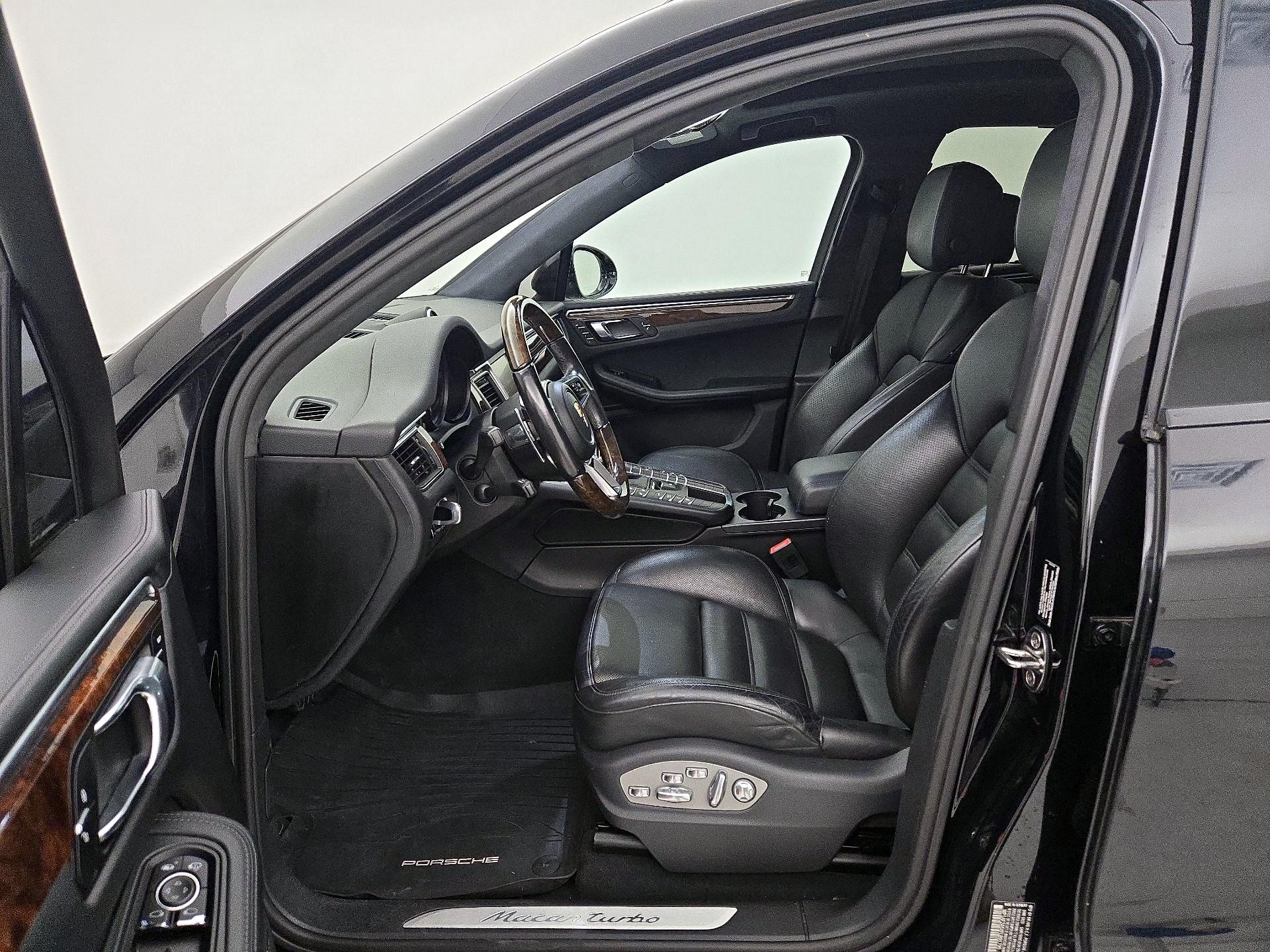 Thumbnail: 2015 Porsche Macan - 11