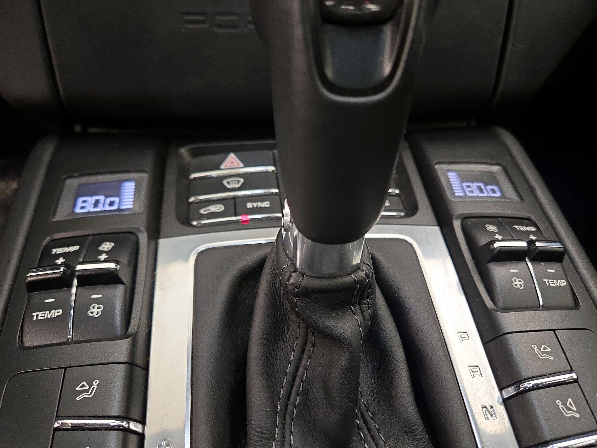 Thumbnail: 2015 Porsche Macan - 16