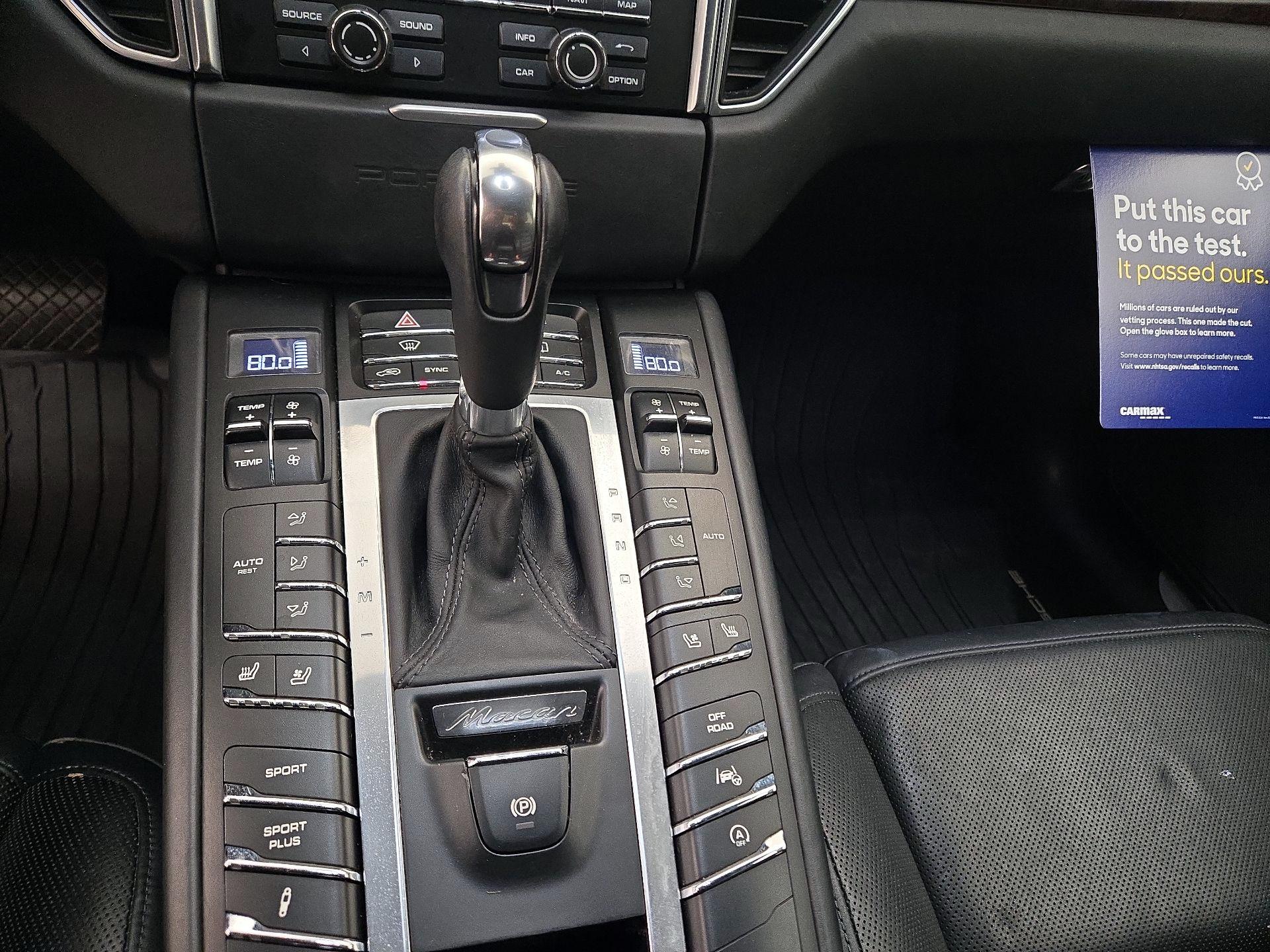 Thumbnail: 2015 Porsche Macan - 17