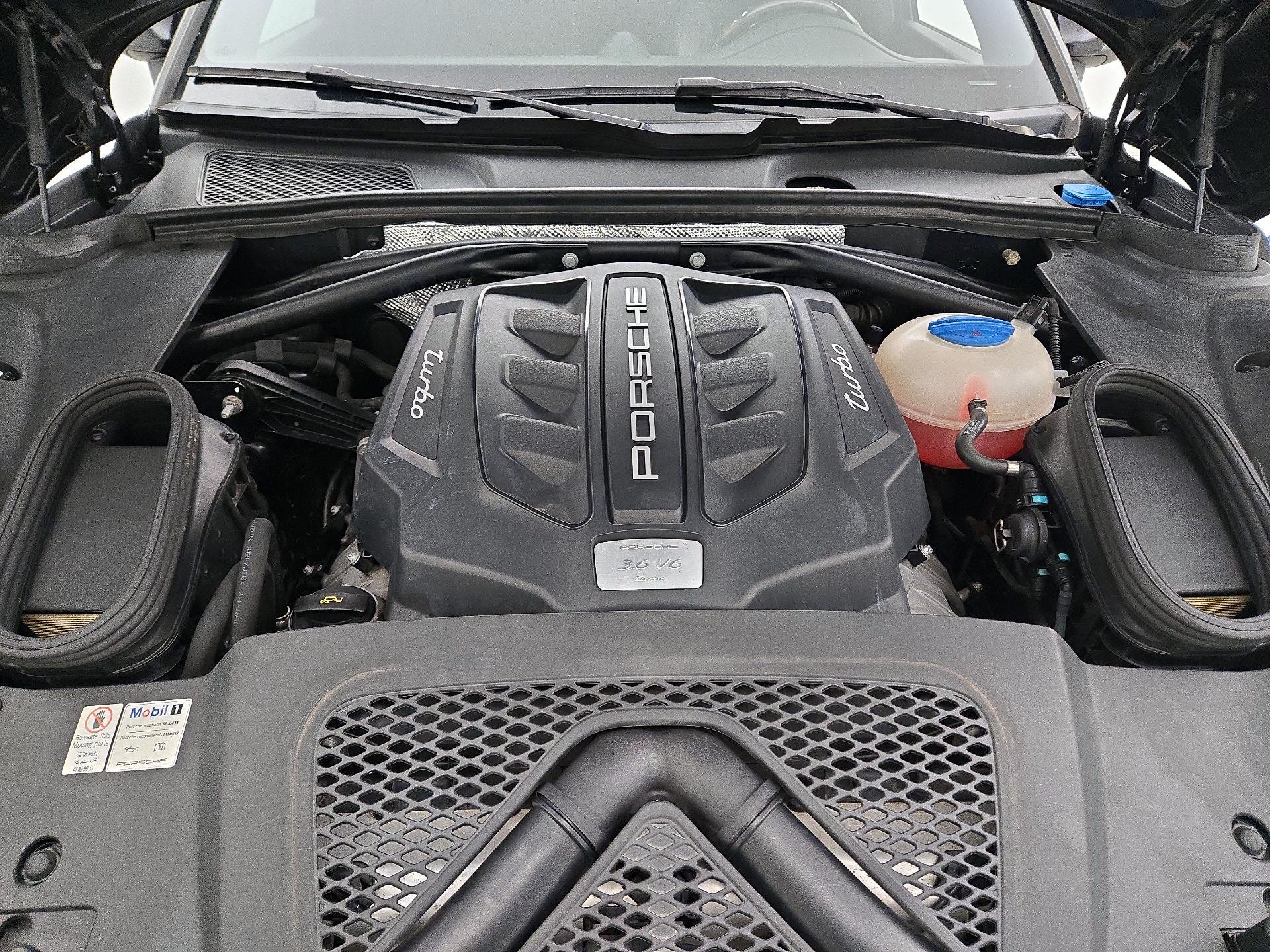 Thumbnail: 2015 Porsche Macan - 20