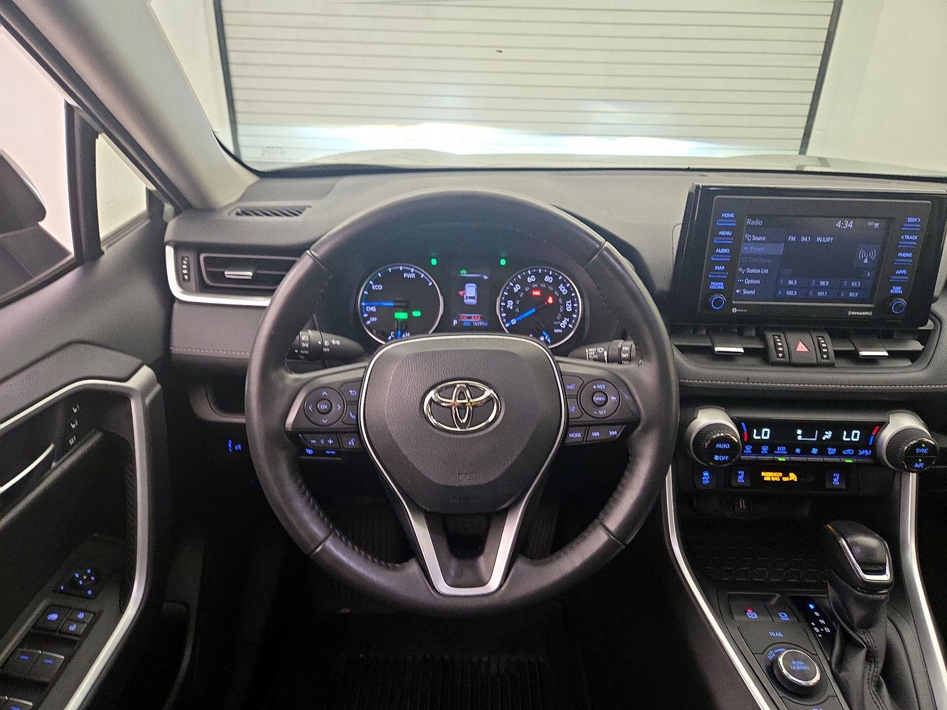 Thumbnail: 2022 Toyota RAV4 - 10