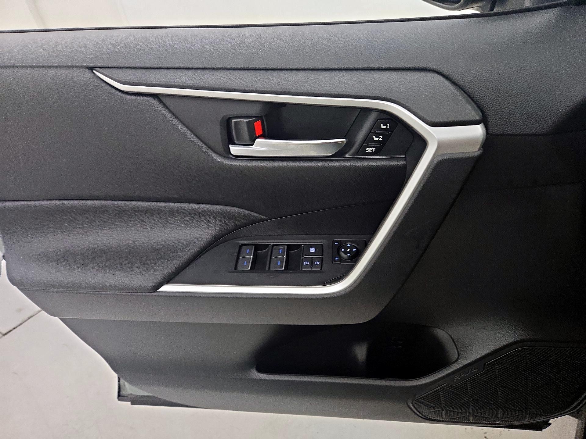 Thumbnail: 2022 Toyota RAV4 - 12