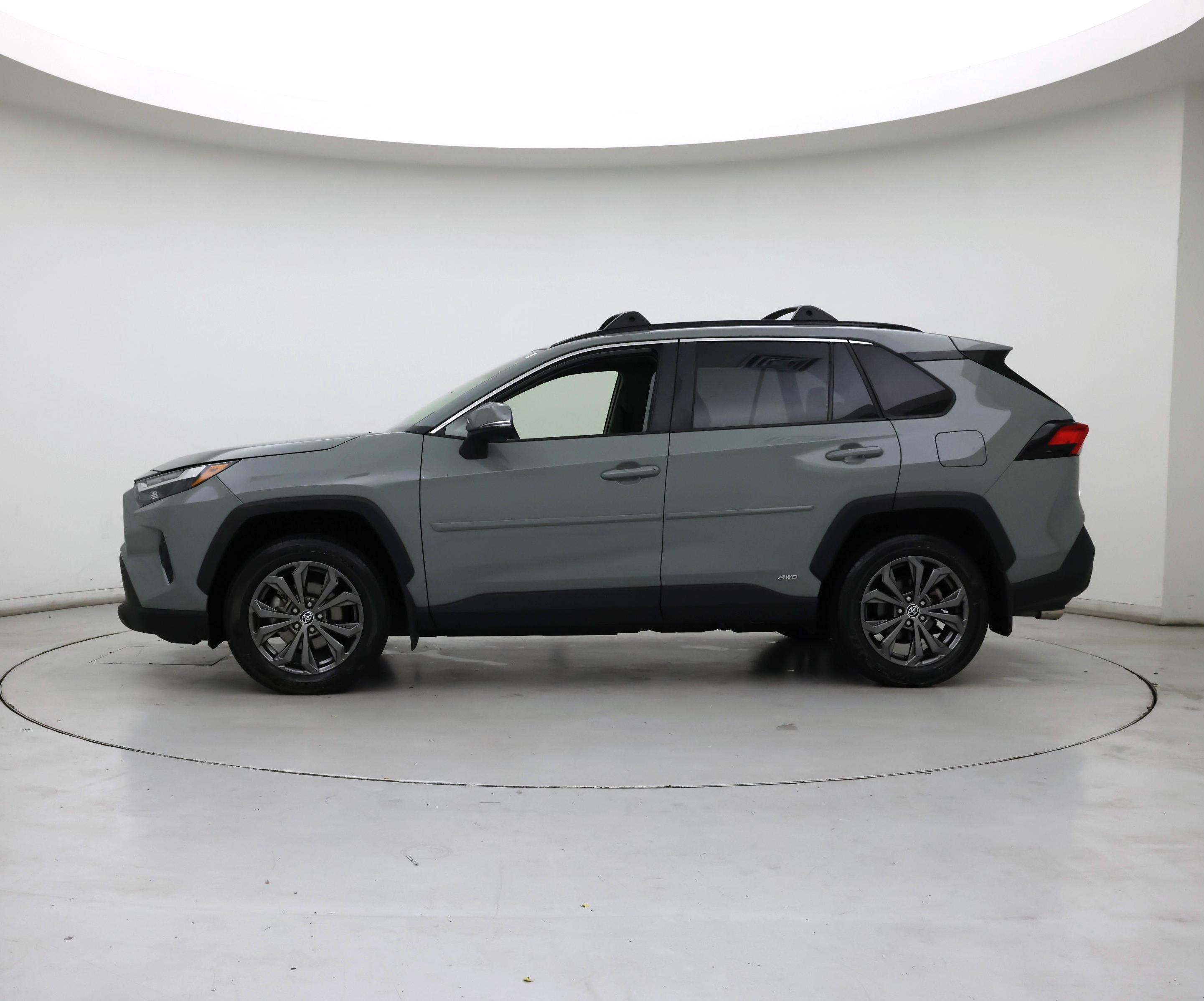 Thumbnail: 2022 Toyota RAV4 - 3