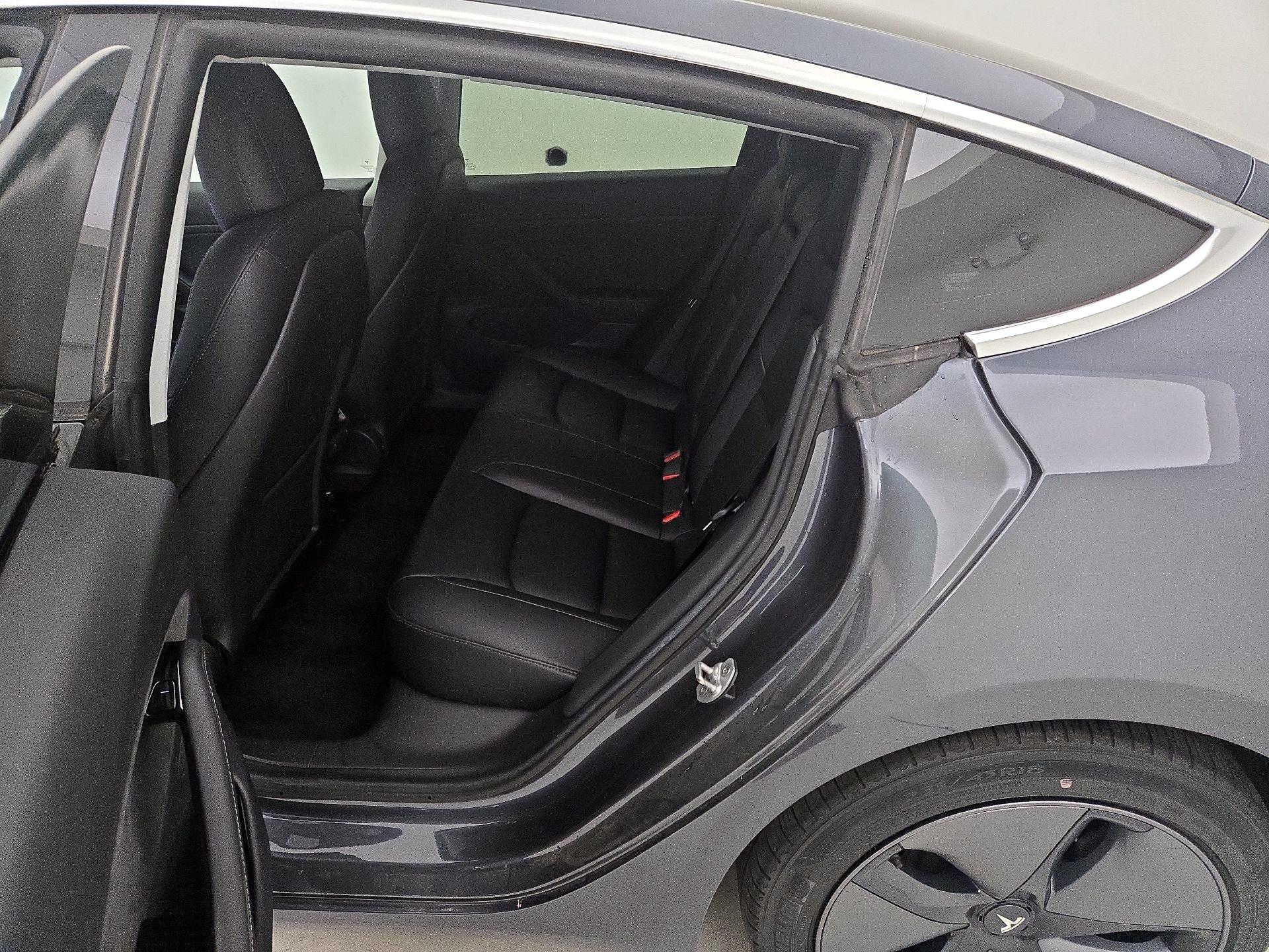 Thumbnail: 2019 Tesla Model 3 - 17