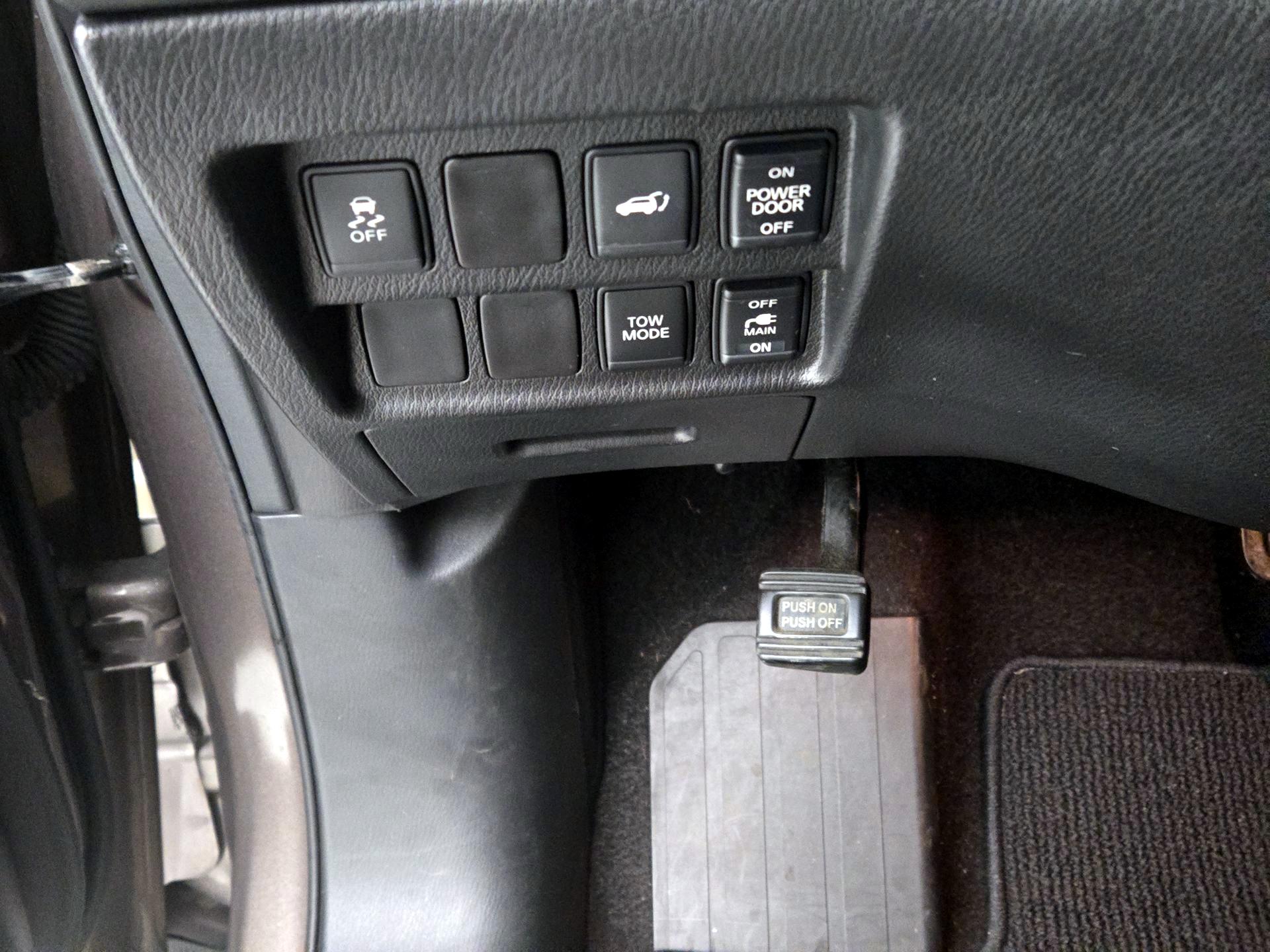 Thumbnail: 2014 Nissan Pathfinder - 13