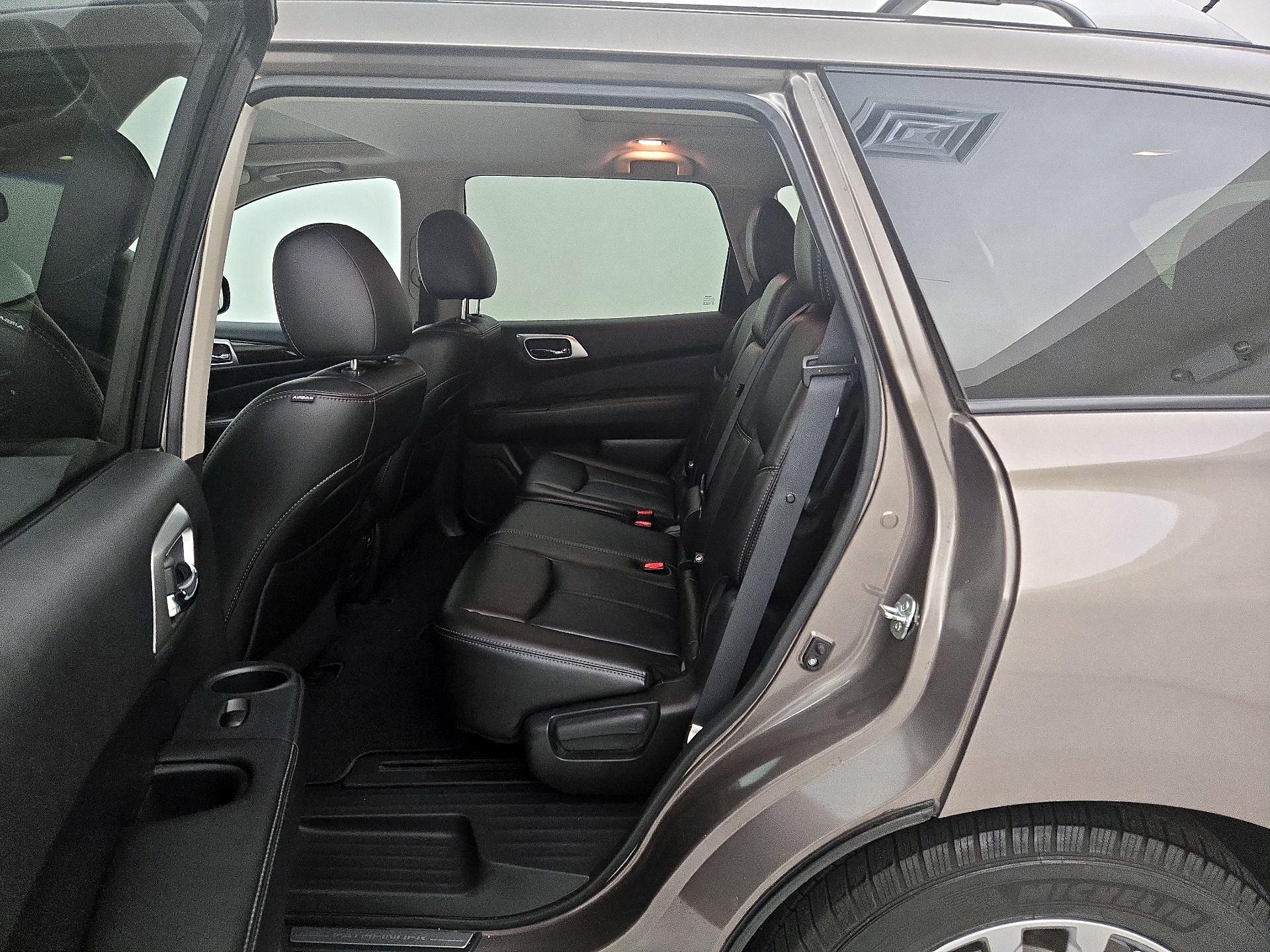 Thumbnail: 2014 Nissan Pathfinder - 18