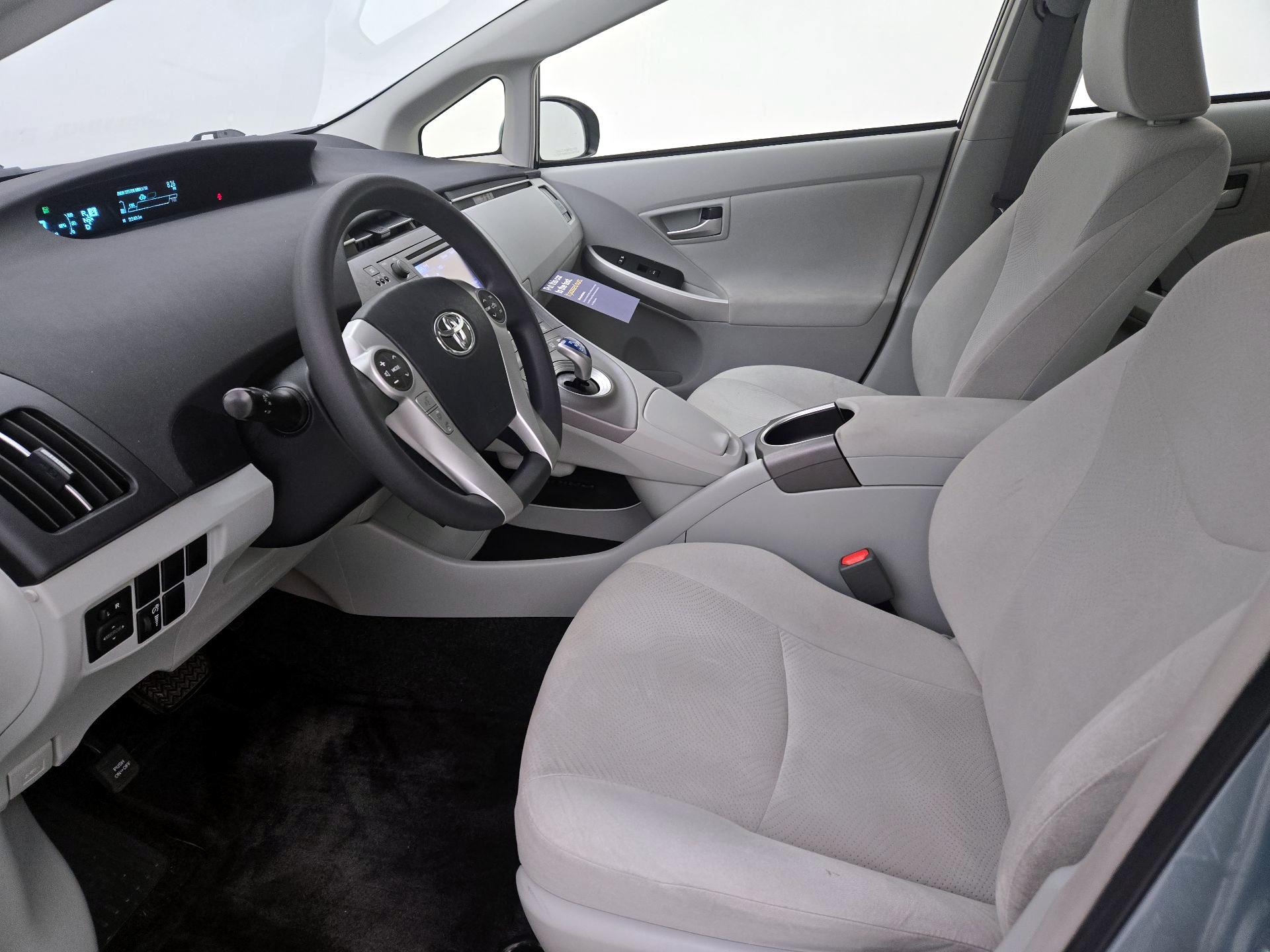Thumbnail: 2015 Toyota Prius - 11