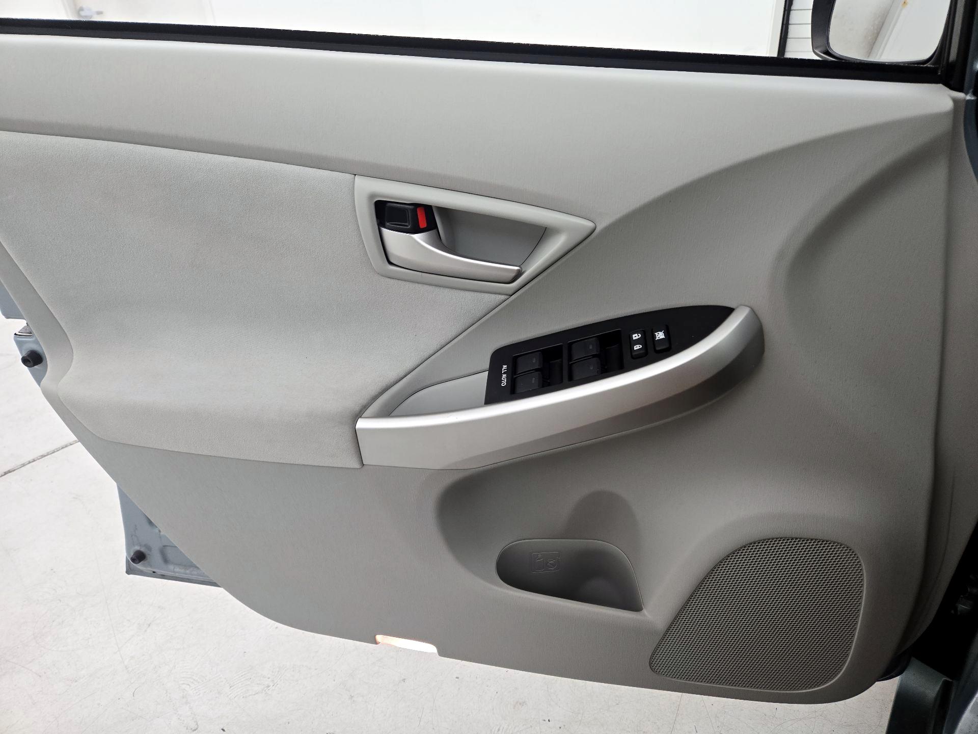 Thumbnail: 2015 Toyota Prius - 12