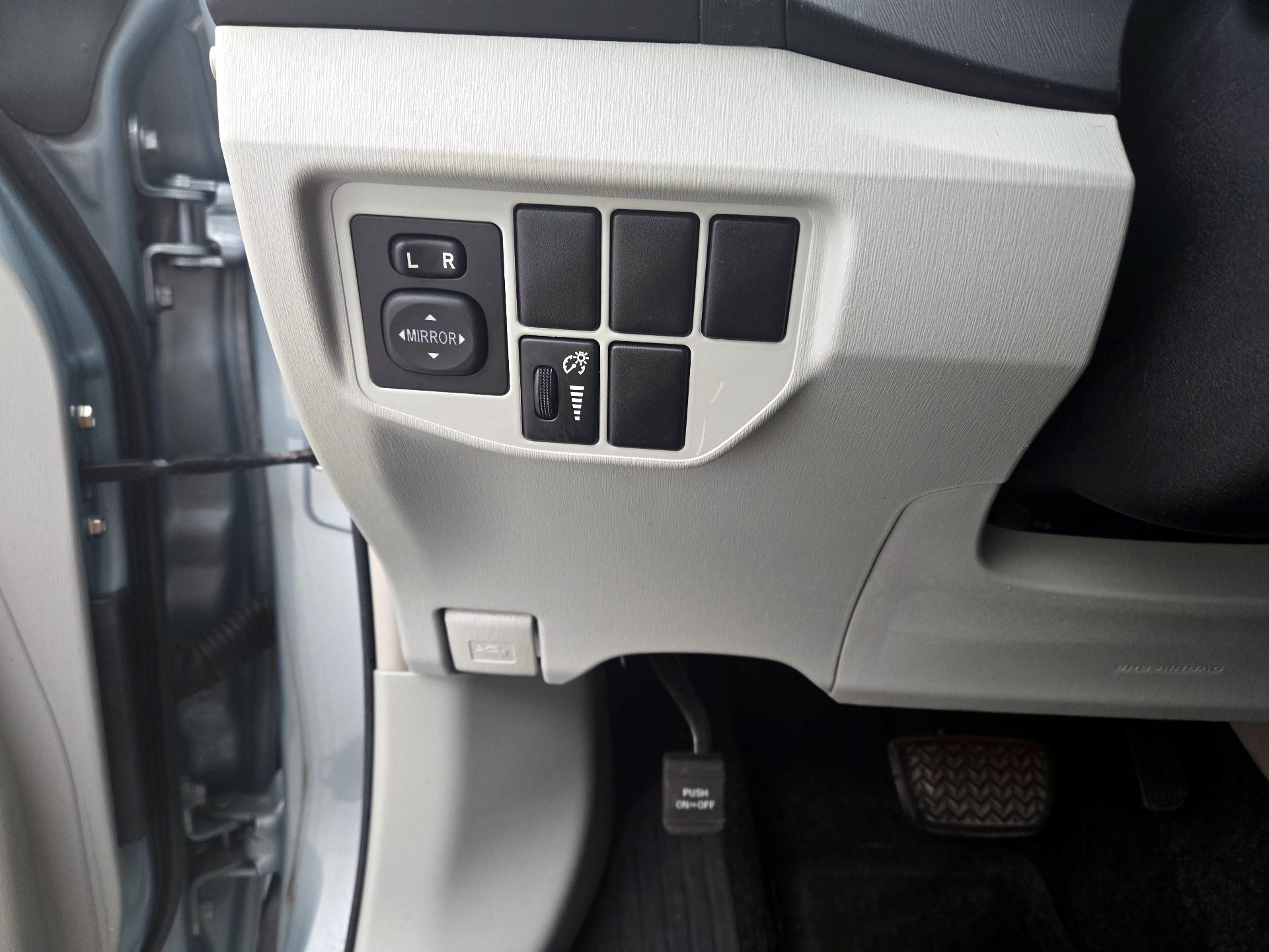 Thumbnail: 2015 Toyota Prius - 13