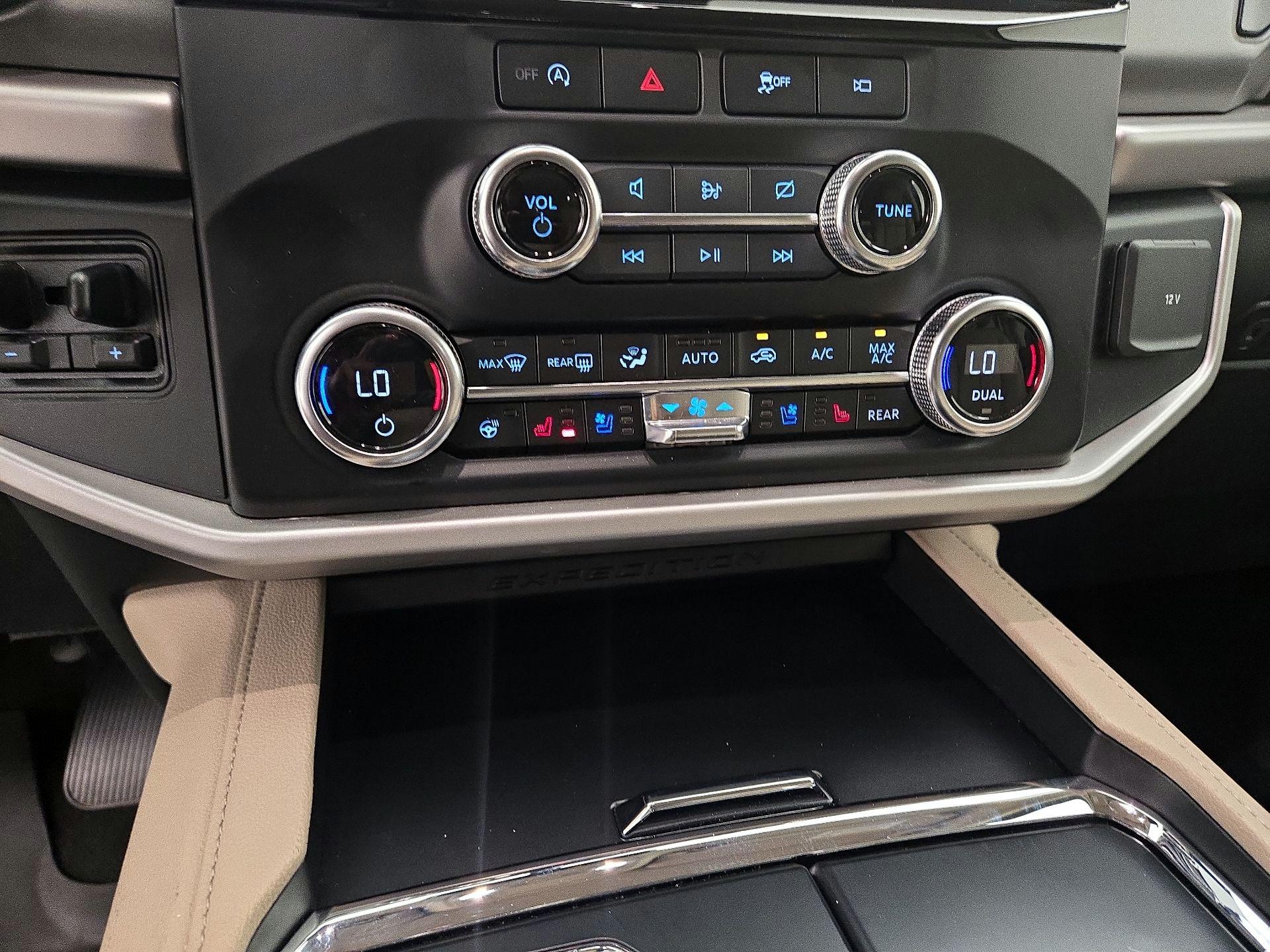 Thumbnail: 2023 Ford Expedition - 17