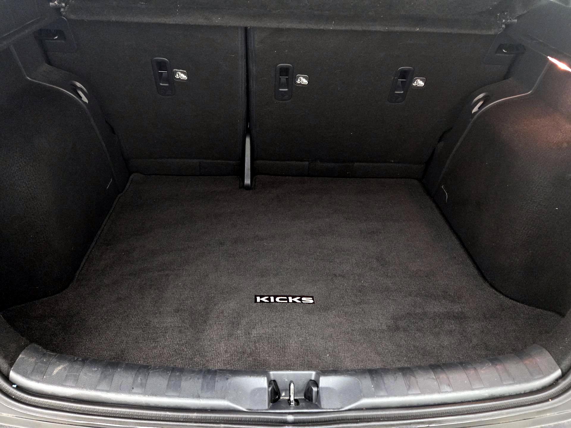 Thumbnail: 2019 Nissan Kicks - 19