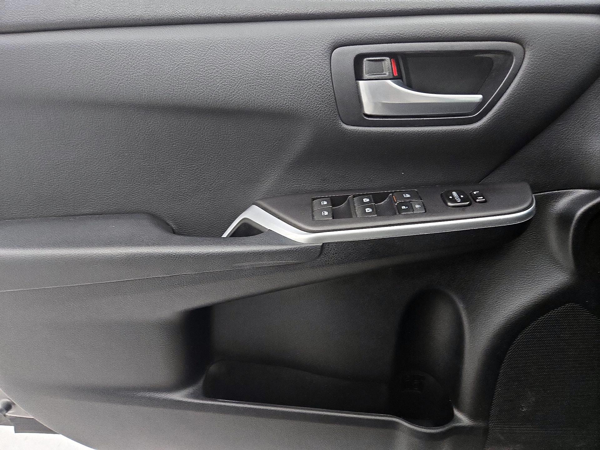 Thumbnail: 2015 Toyota Camry - 12
