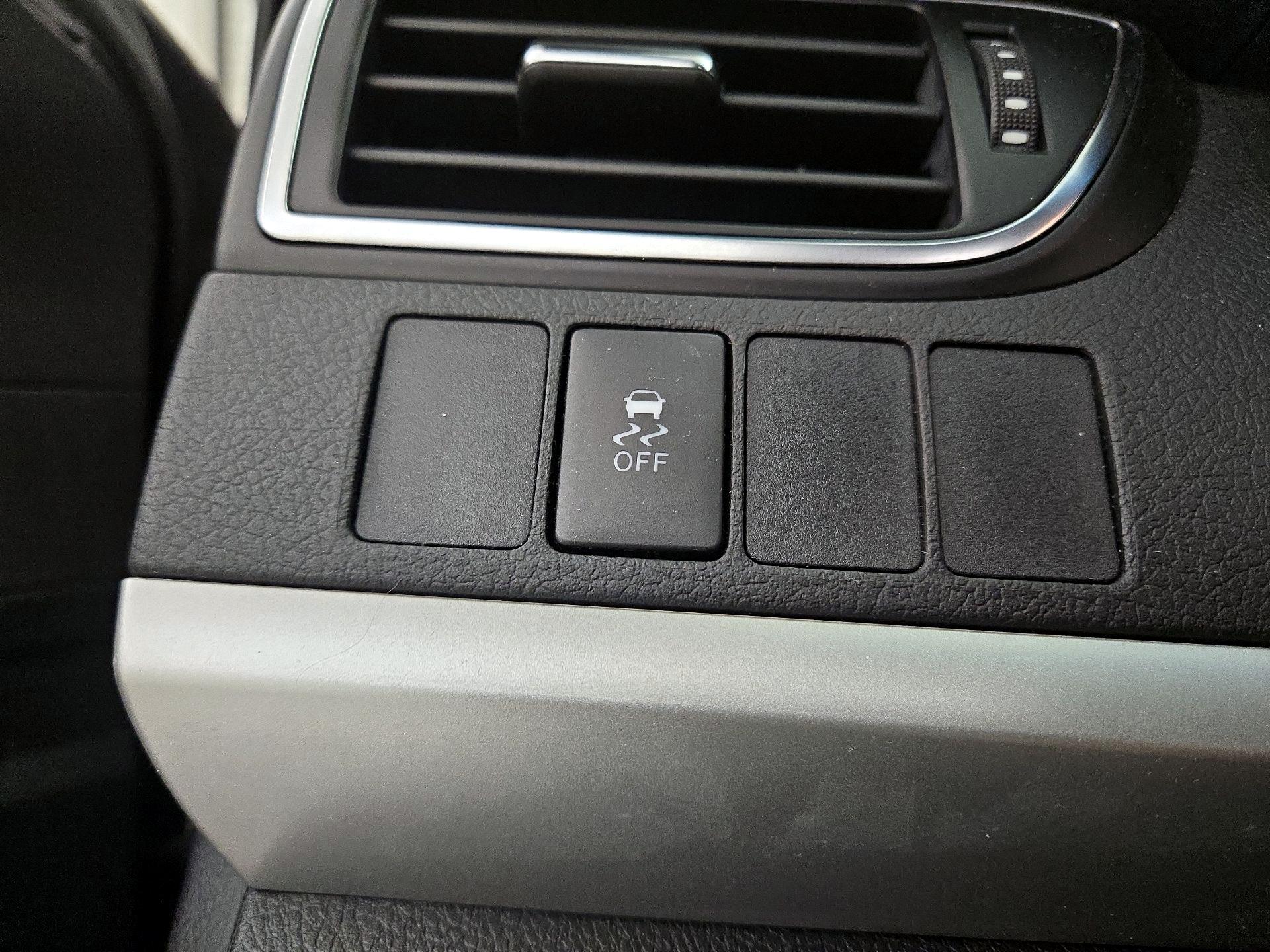 Thumbnail: 2015 Toyota Camry - 13