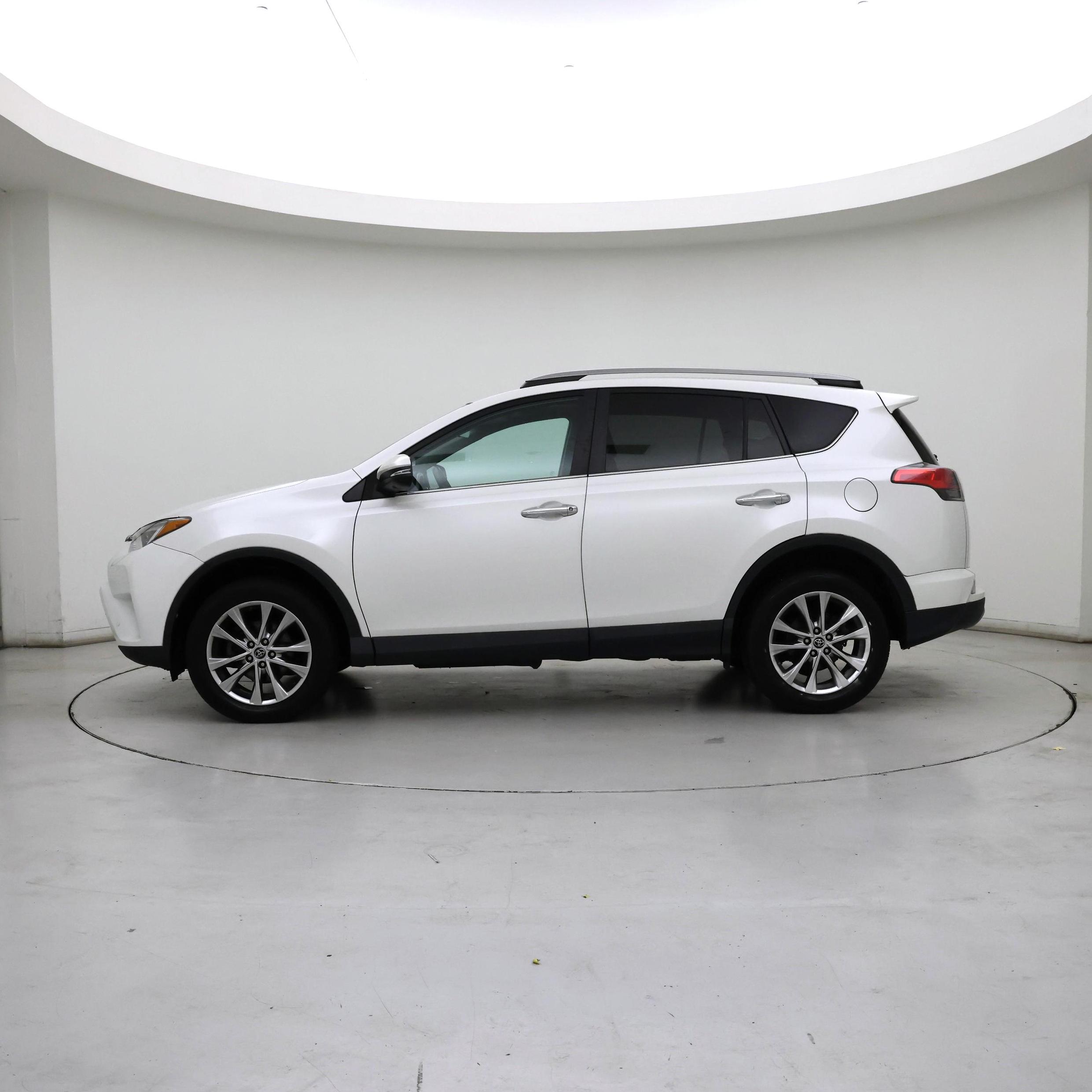 Thumbnail: 2017 Toyota RAV4 - 3