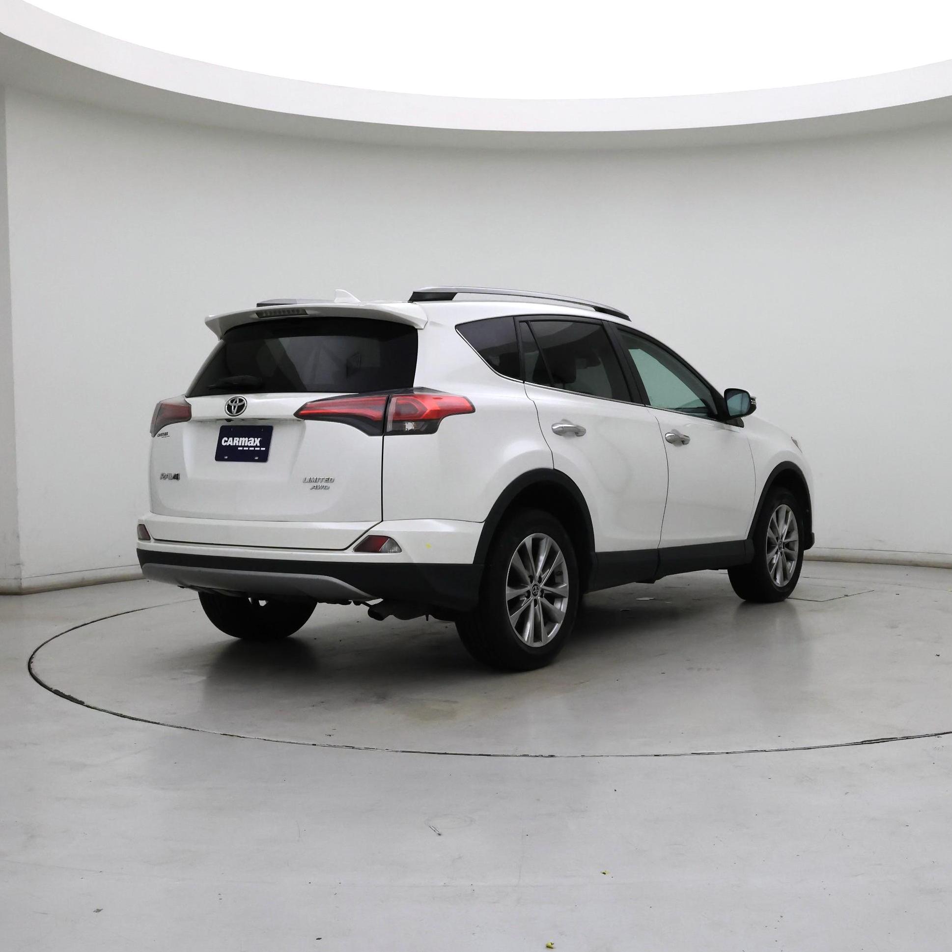 Thumbnail: 2017 Toyota RAV4 - 8