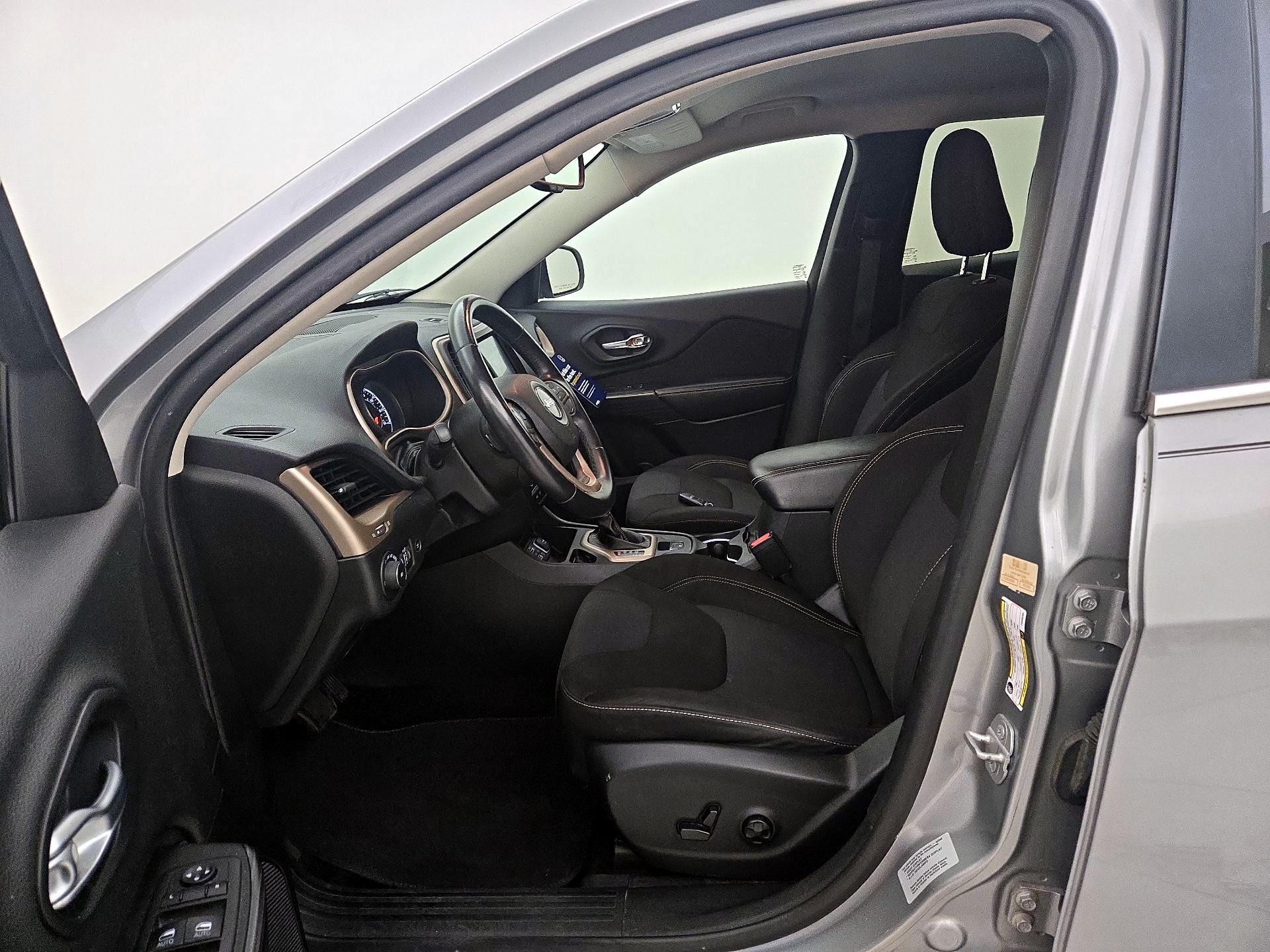 Thumbnail: 2015 Jeep Cherokee - 11
