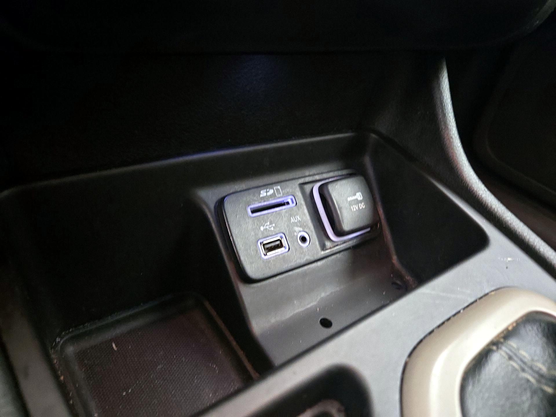 Thumbnail: 2015 Jeep Cherokee - 18