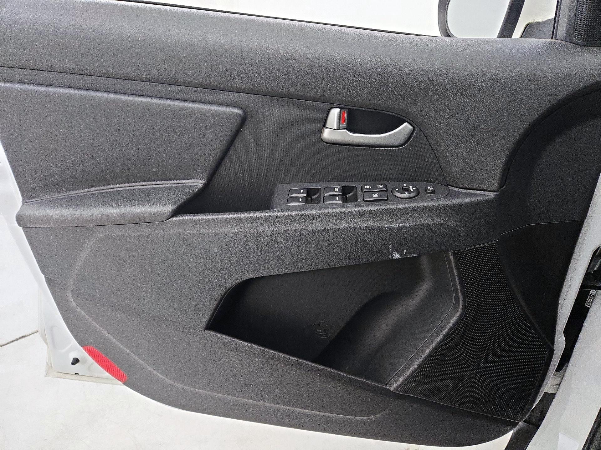 Thumbnail: 2015 Kia Sportage - 12