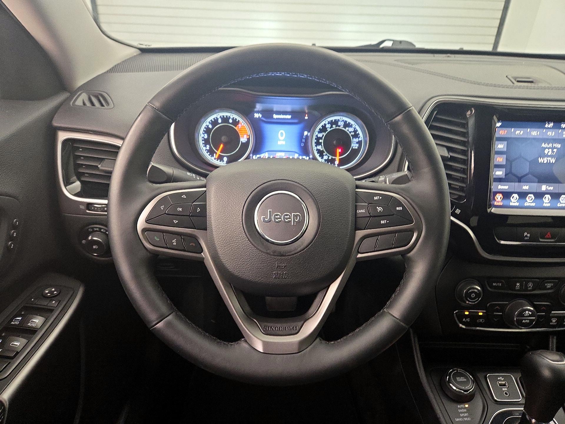 Thumbnail: 2019 Jeep Cherokee - 10