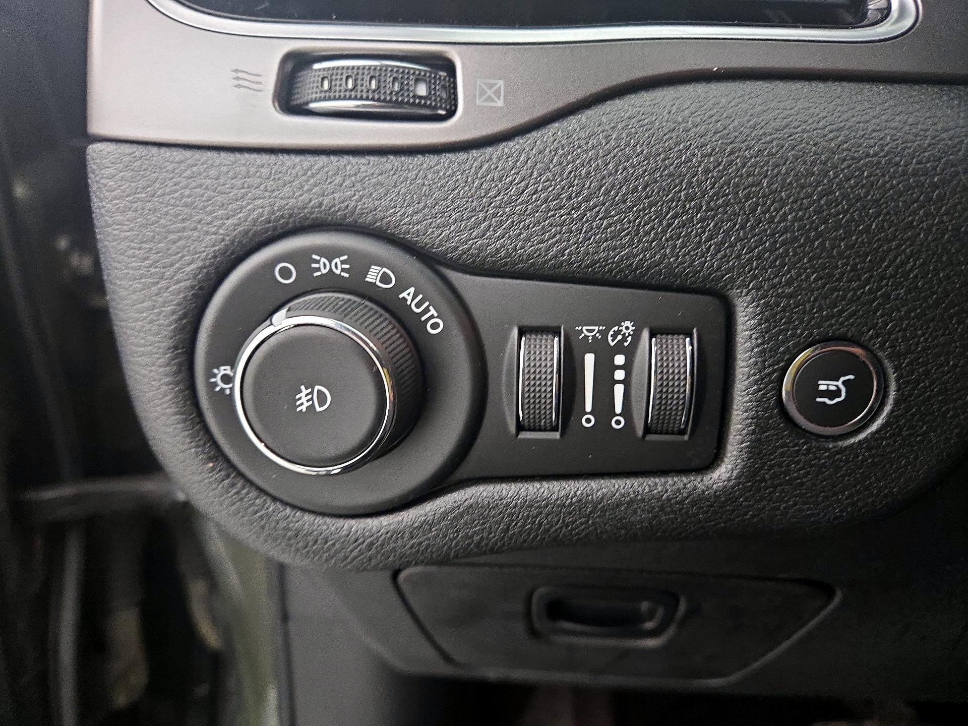 Thumbnail: 2019 Jeep Cherokee - 13