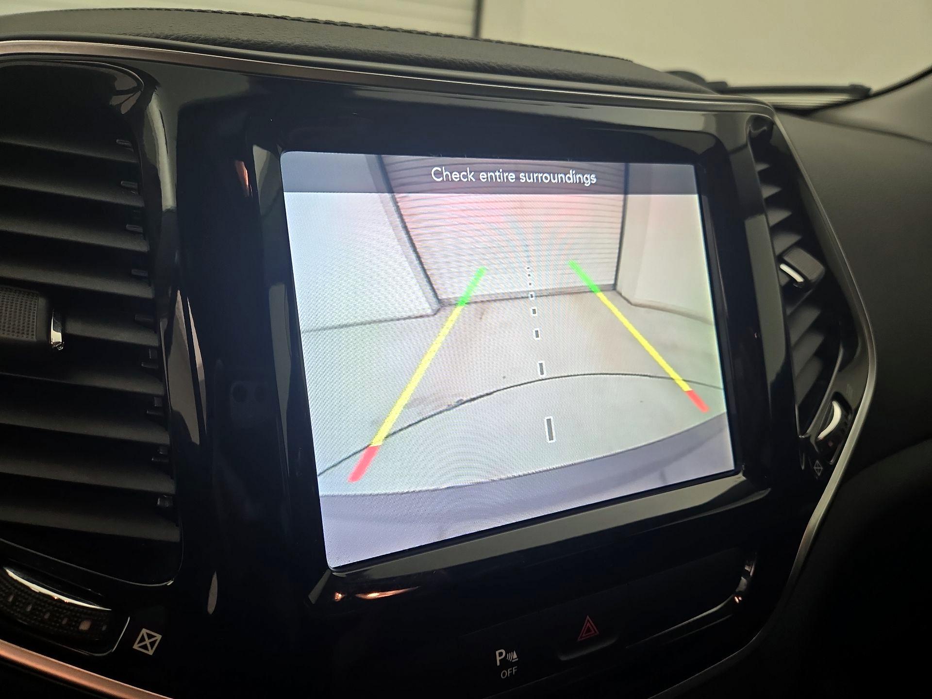 Thumbnail: 2019 Jeep Cherokee - 14