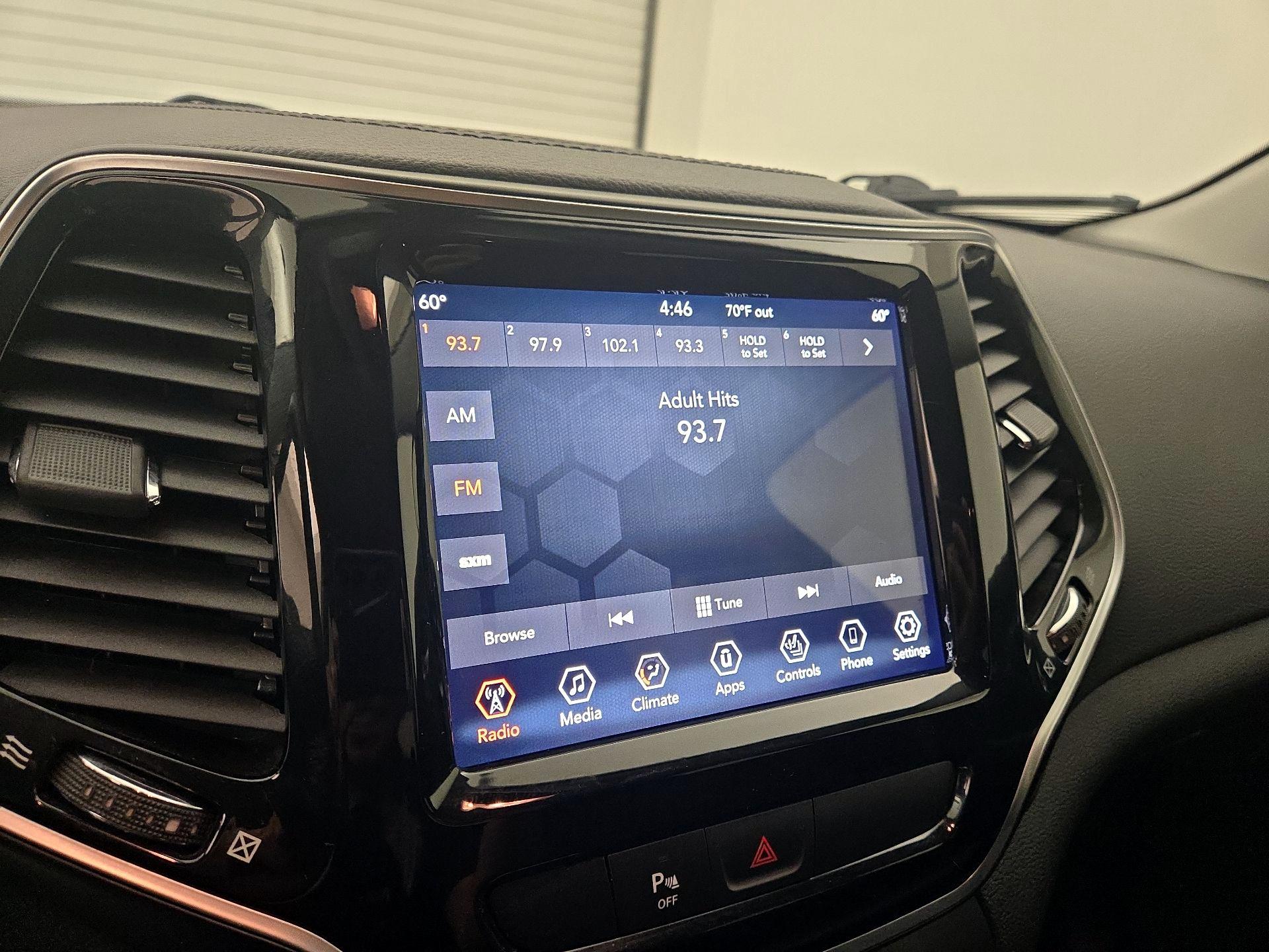 Thumbnail: 2019 Jeep Cherokee - 15