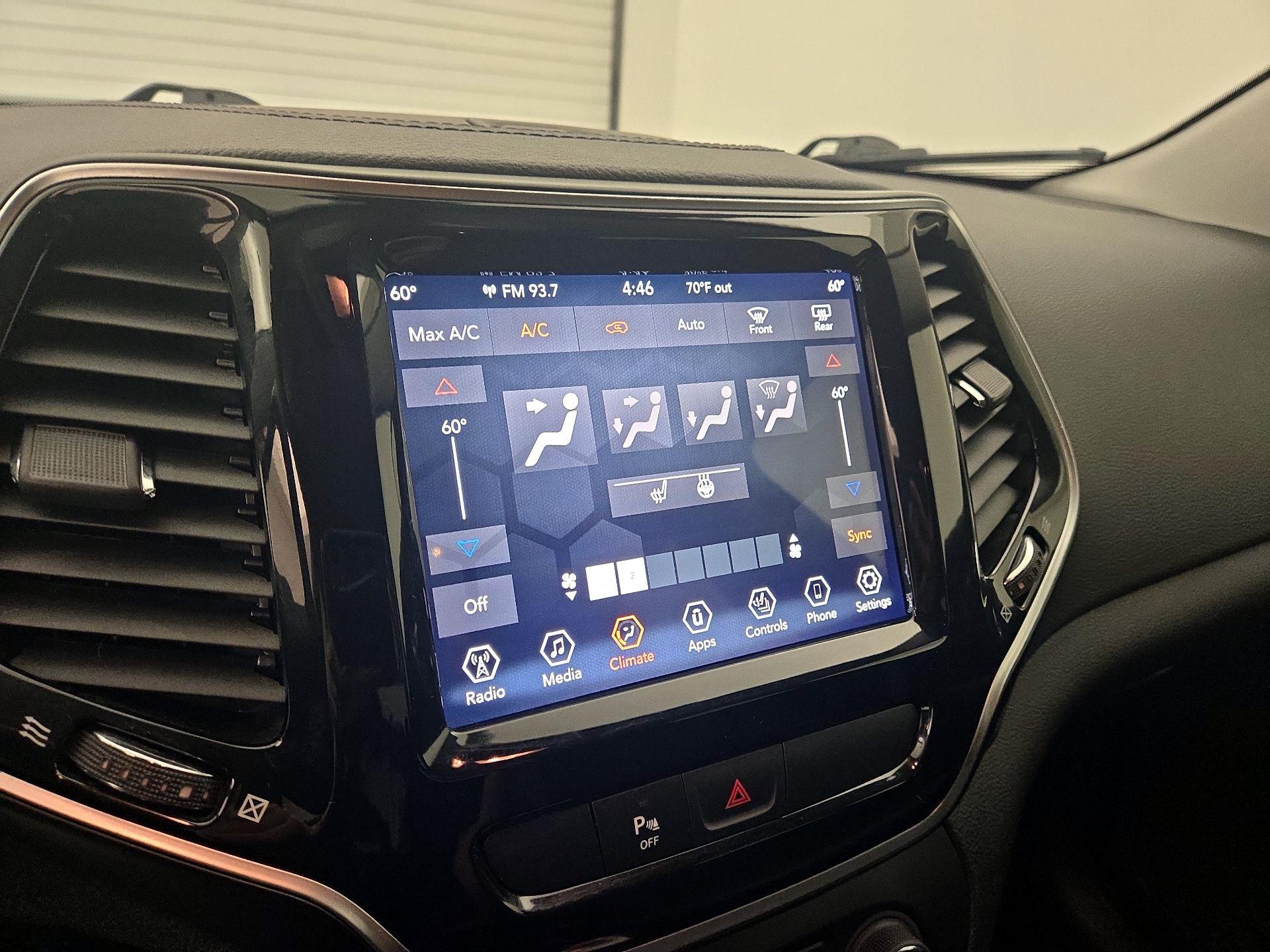 Thumbnail: 2019 Jeep Cherokee - 16