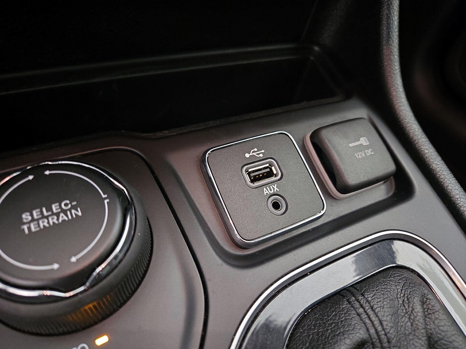 Thumbnail: 2019 Jeep Cherokee - 18